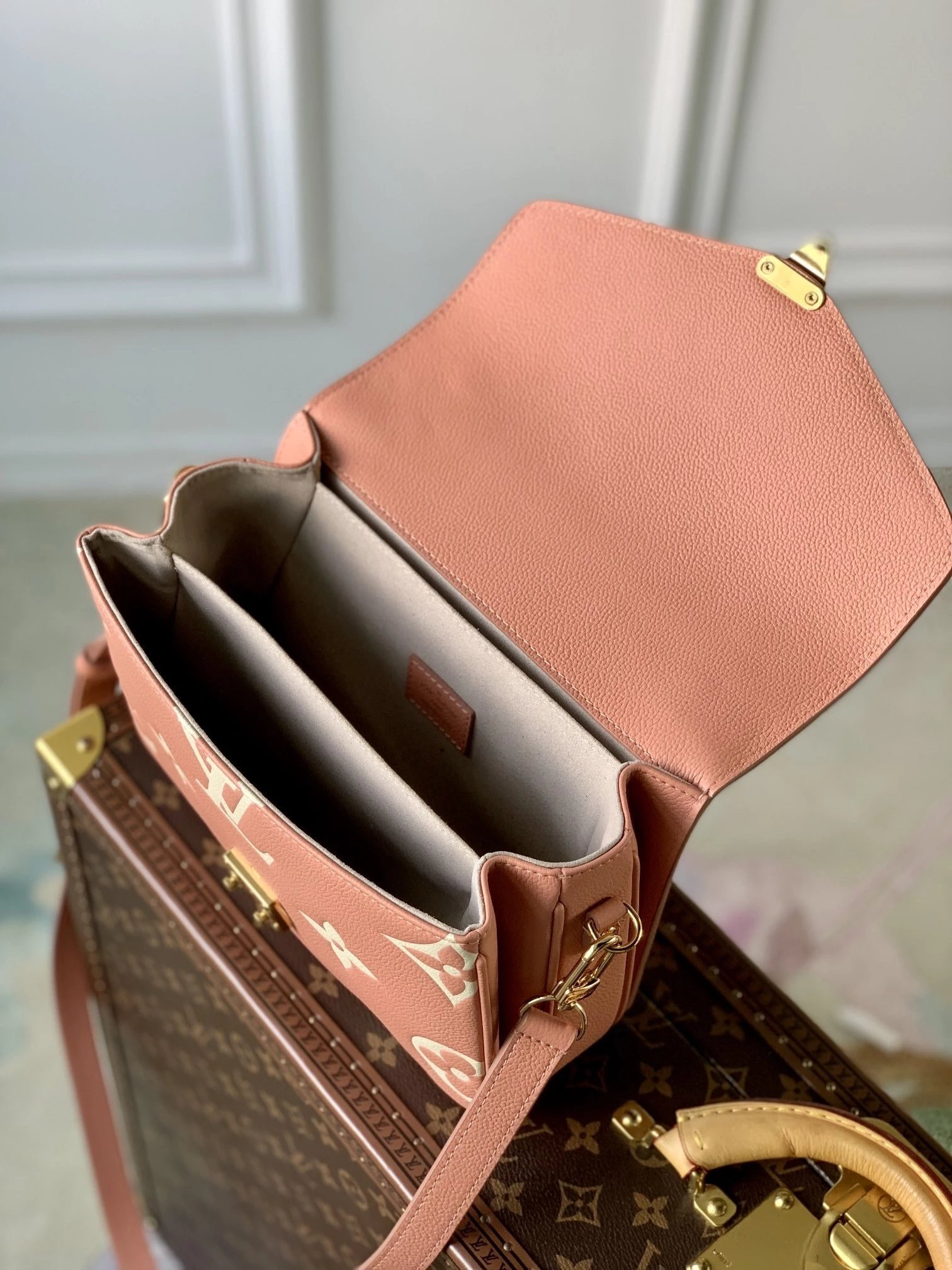 LV POCHETTE METIS M46302