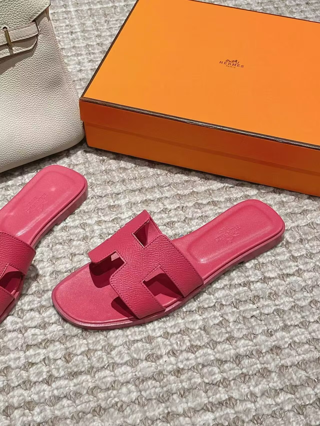 ua H**mes oran sandal