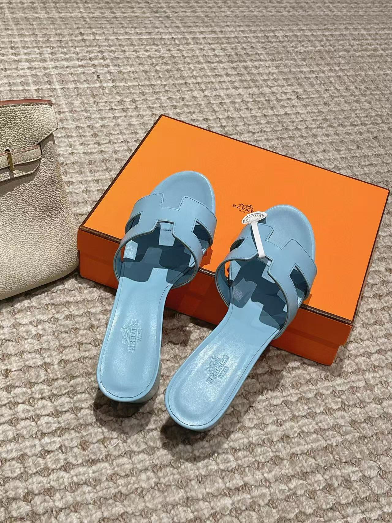 ua H**mes oasis sandal
