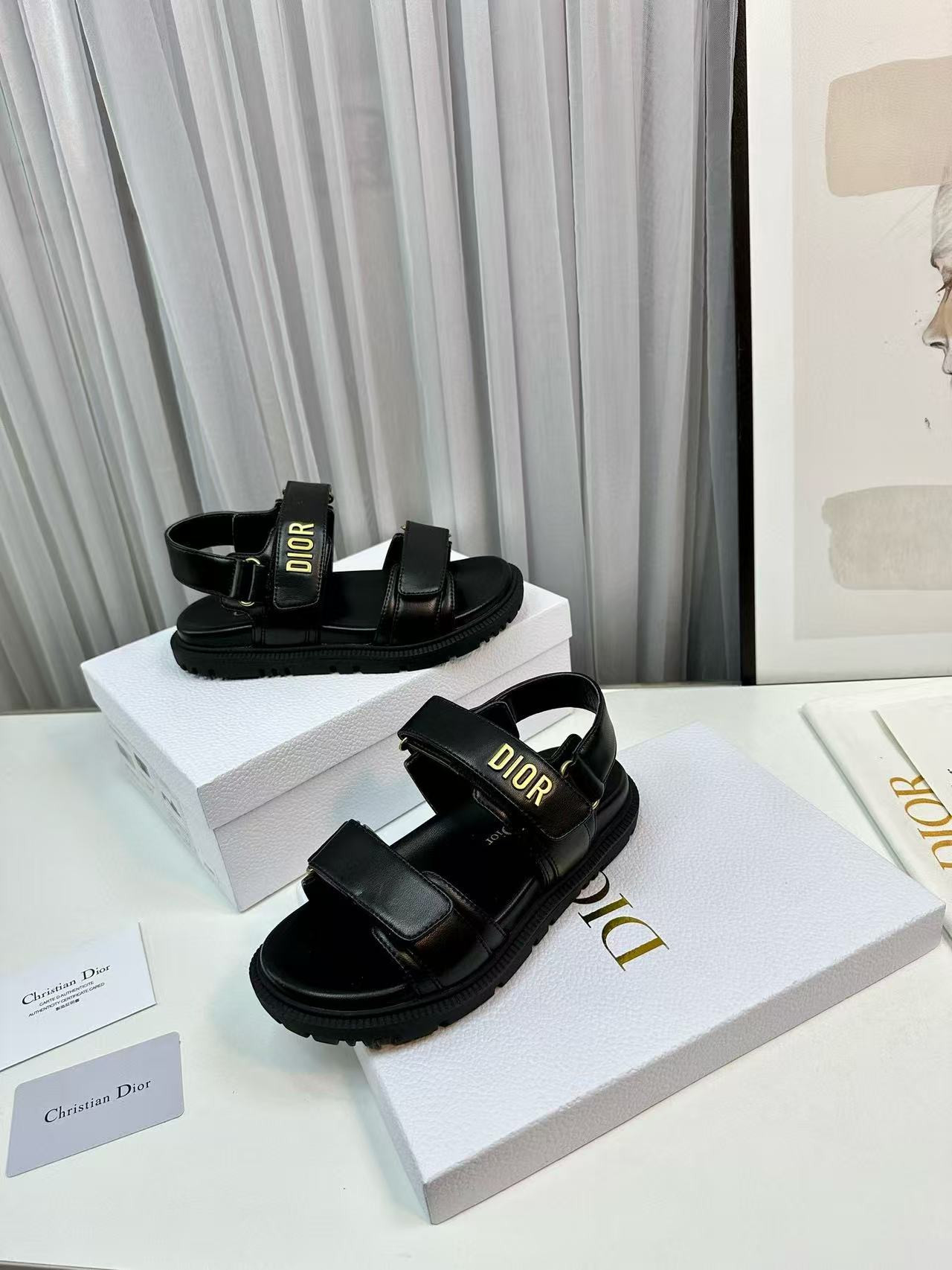 ua D*or D*oract sandal