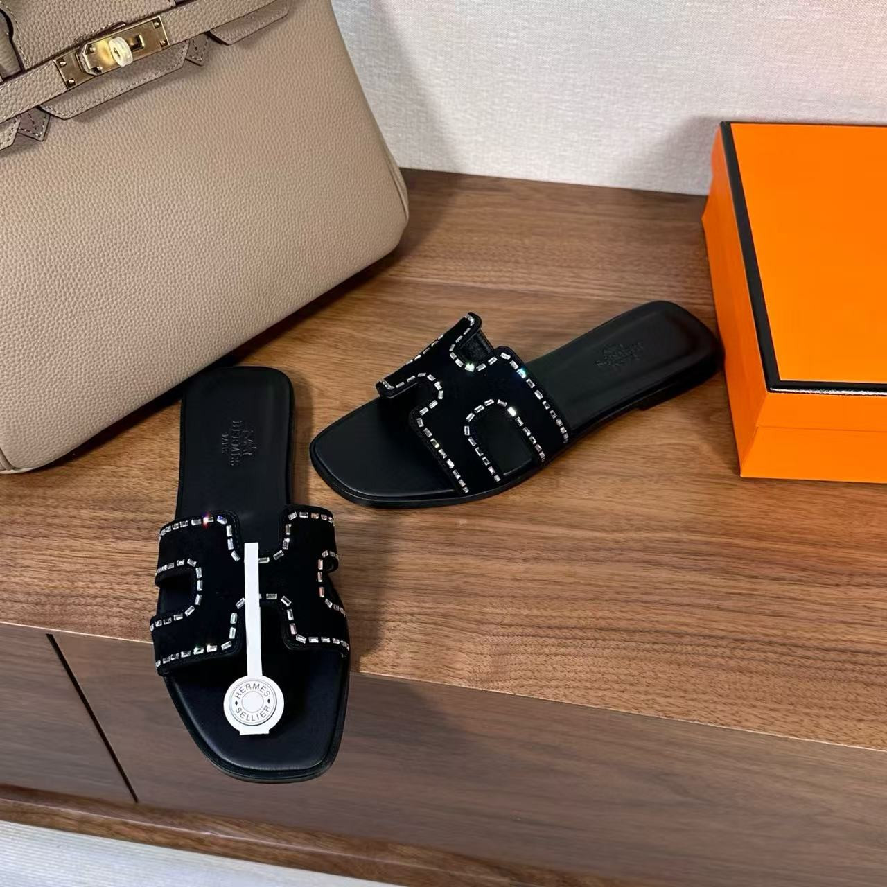 ua H**mes oran sandal