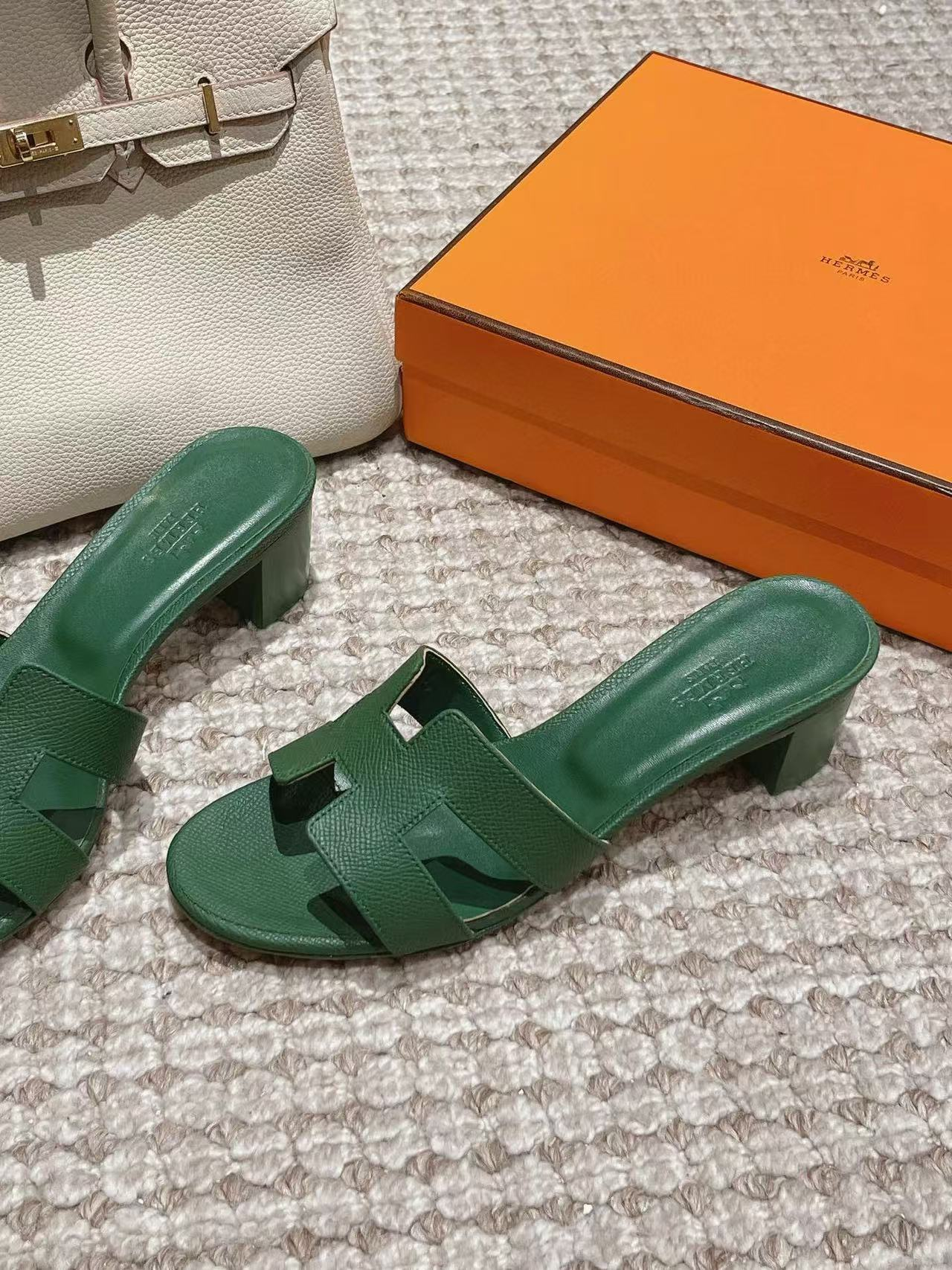 ua H**mes oasis sandal