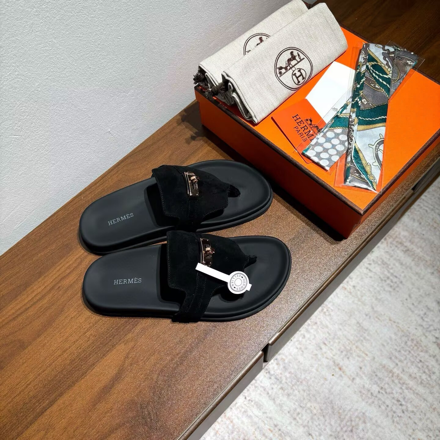 ua H**mes empire sandal gold hardware