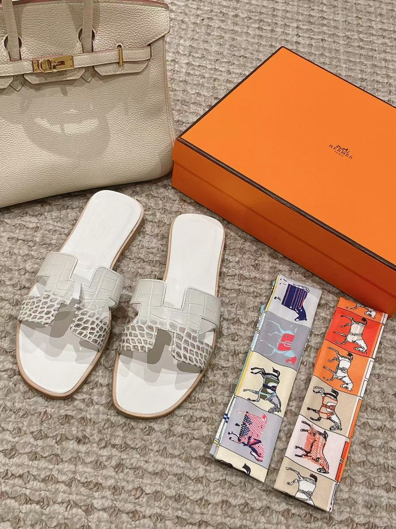 ua H**mes oran sandal