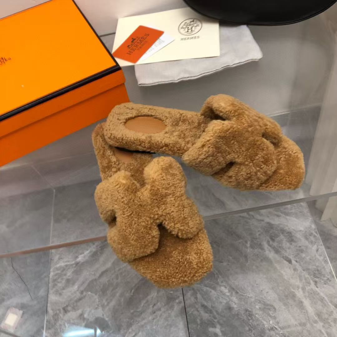 ua H**mes oran sandal