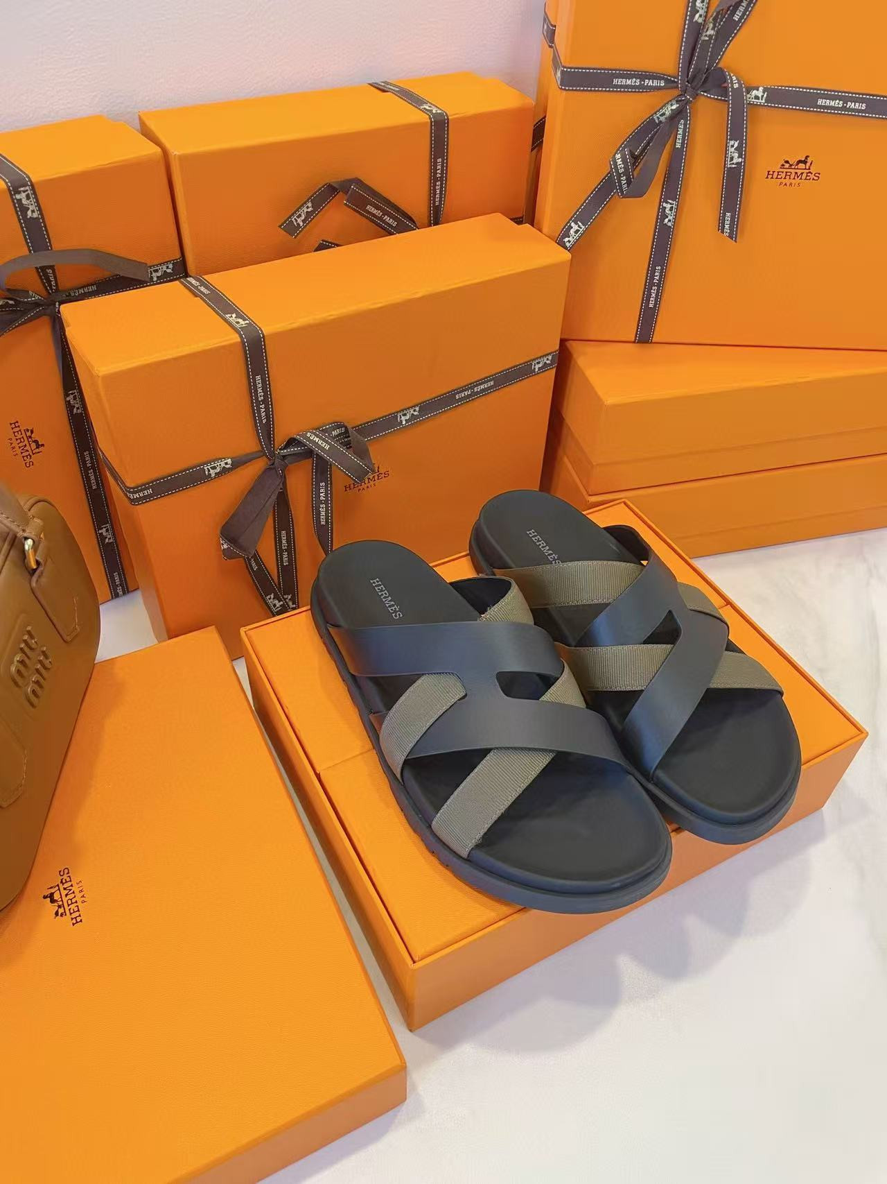 ua H**mes kazimir sandal