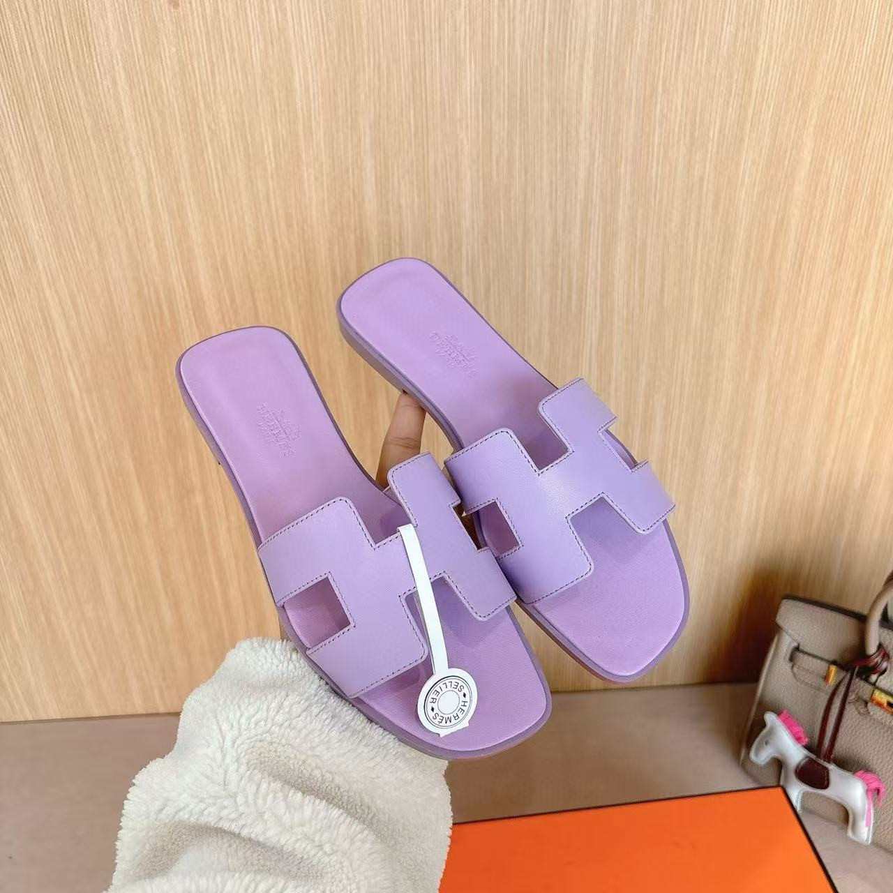 ua H**mes oran sandal