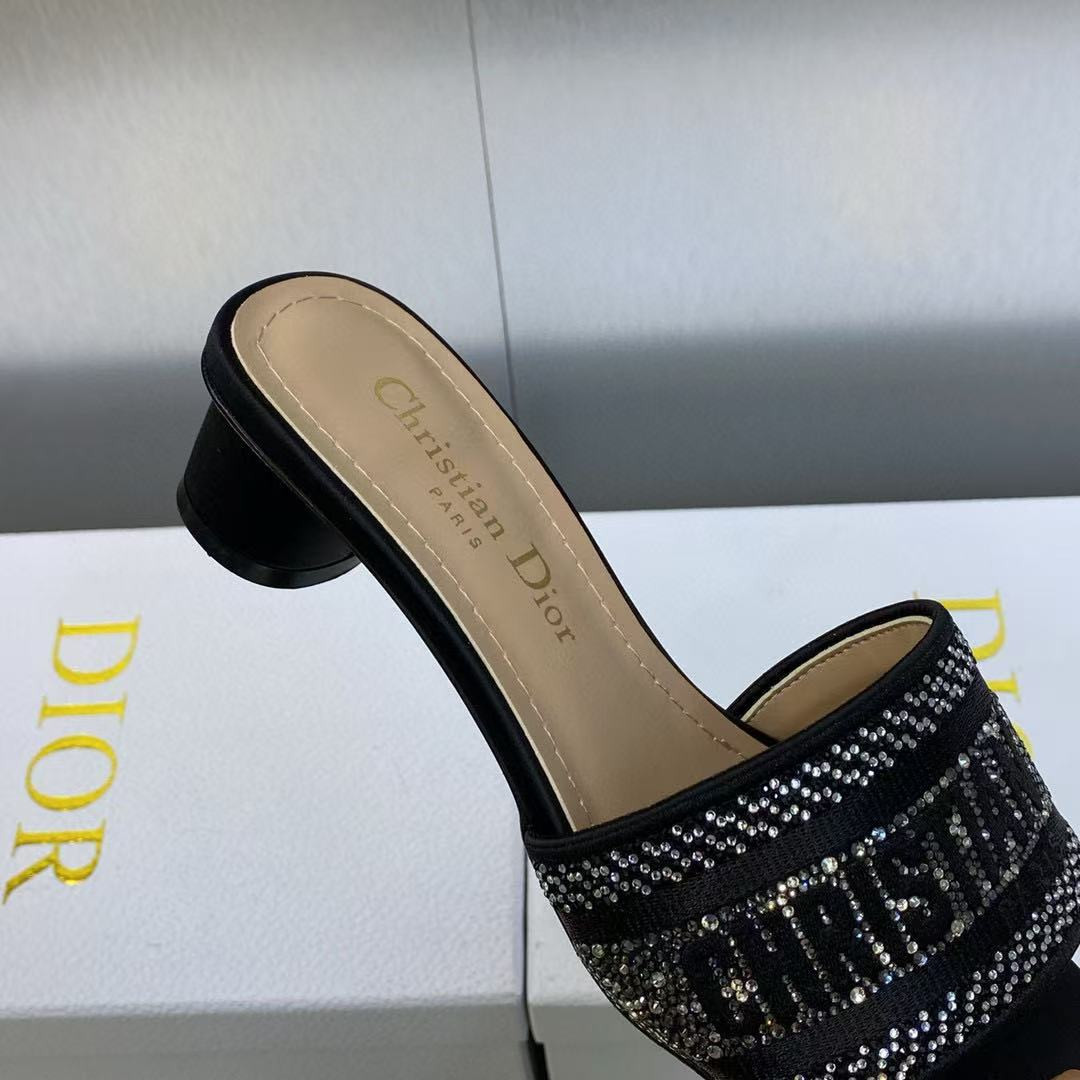 ua D*oramour dway heeled slide