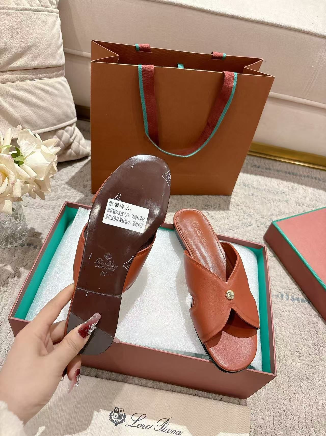 ua L**o p*ana vera sandal