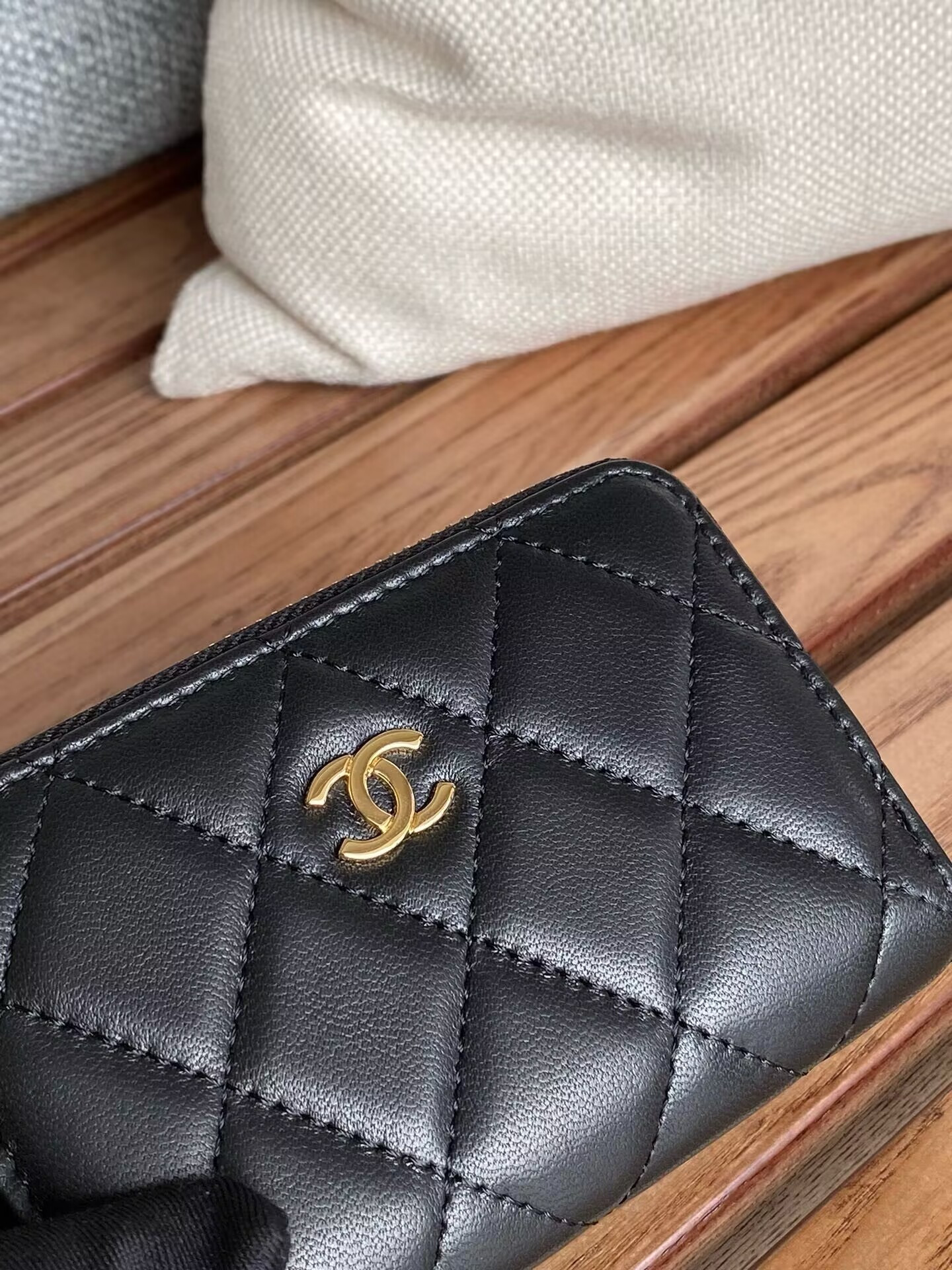 Ch*el zipped coin purse 7.5x 11x 2.5cm