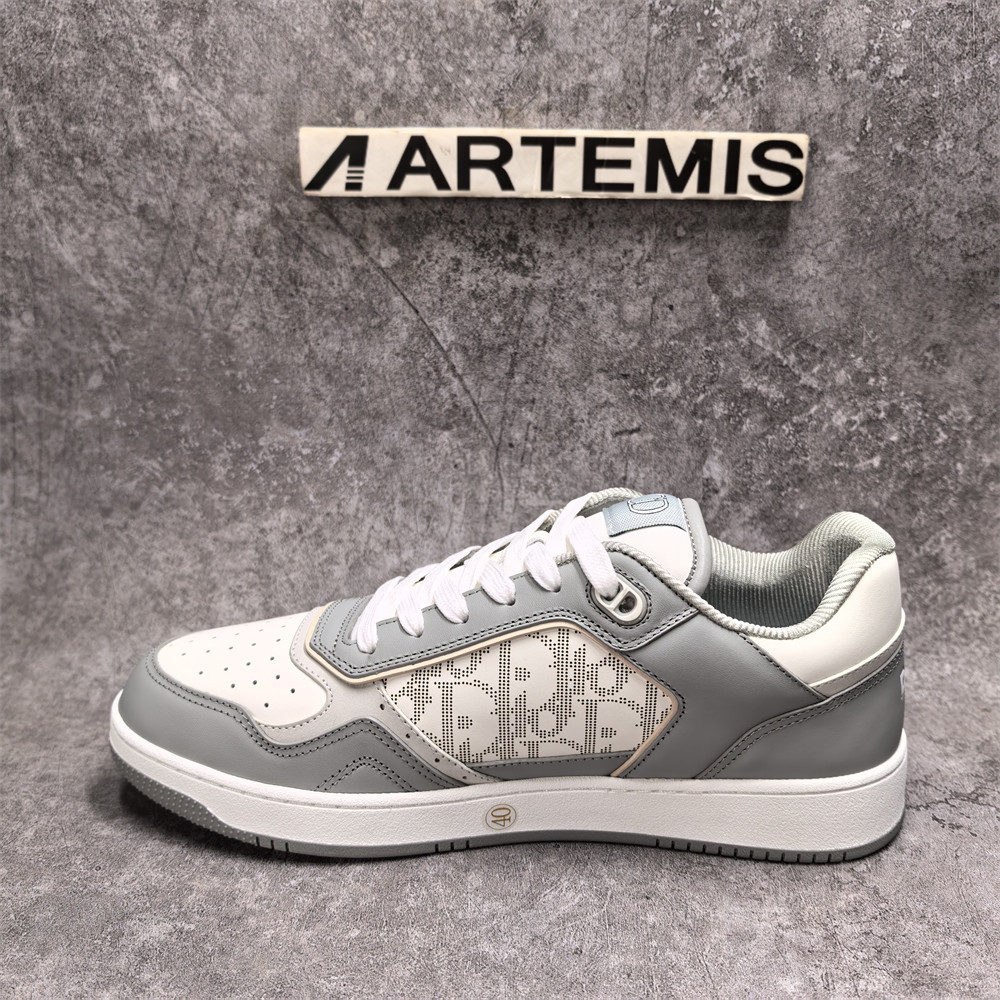 ua D*or sneaker