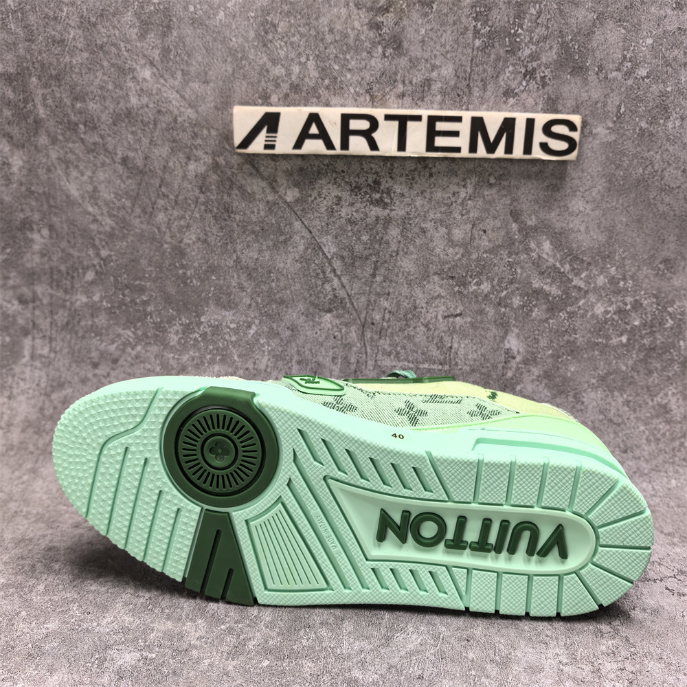 UA LV Trainer Sneaker