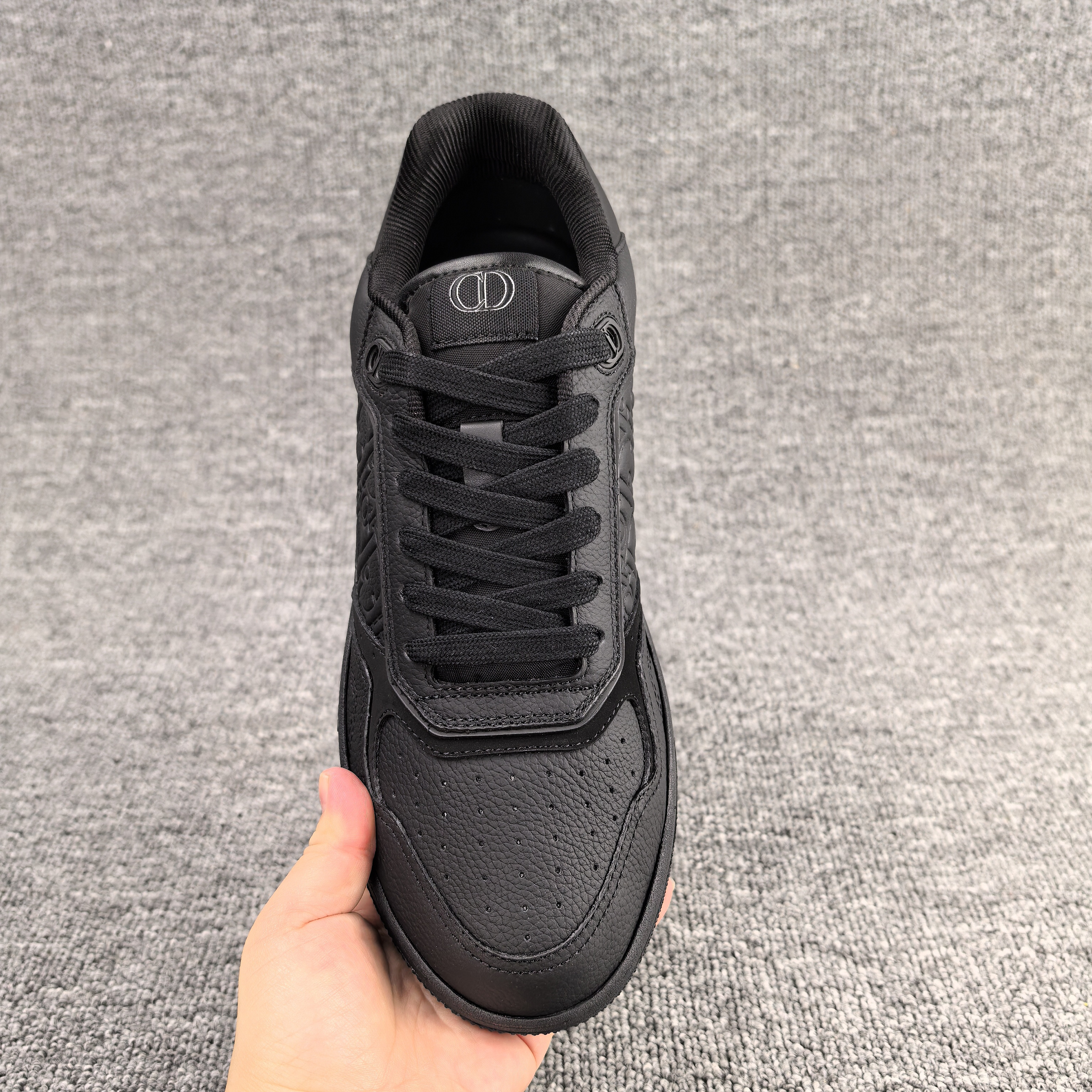 ua D*or sneaker