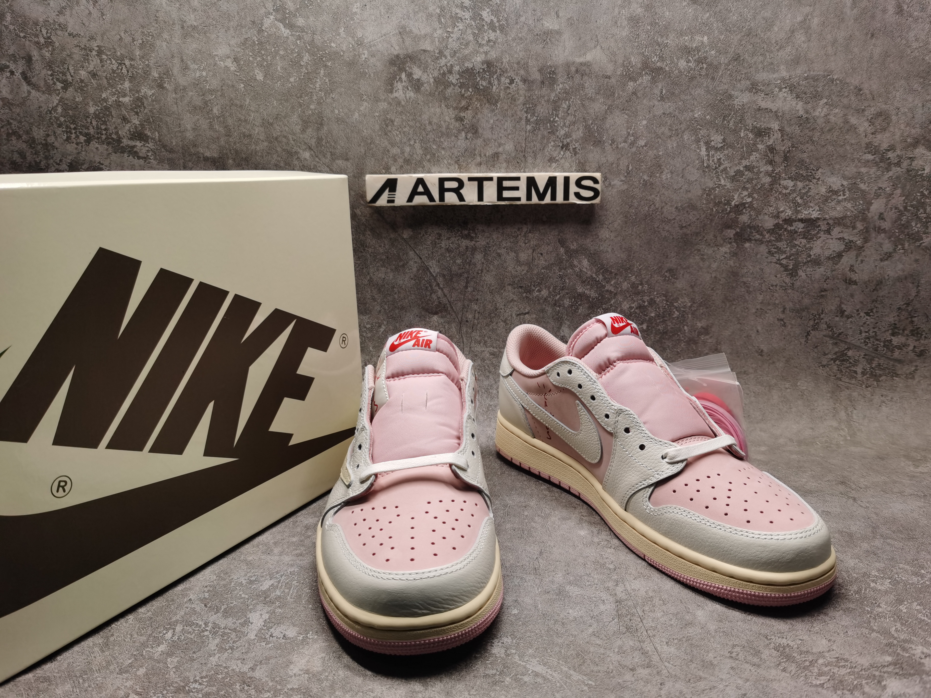 UA Jordan 1 Retro Low OG SP