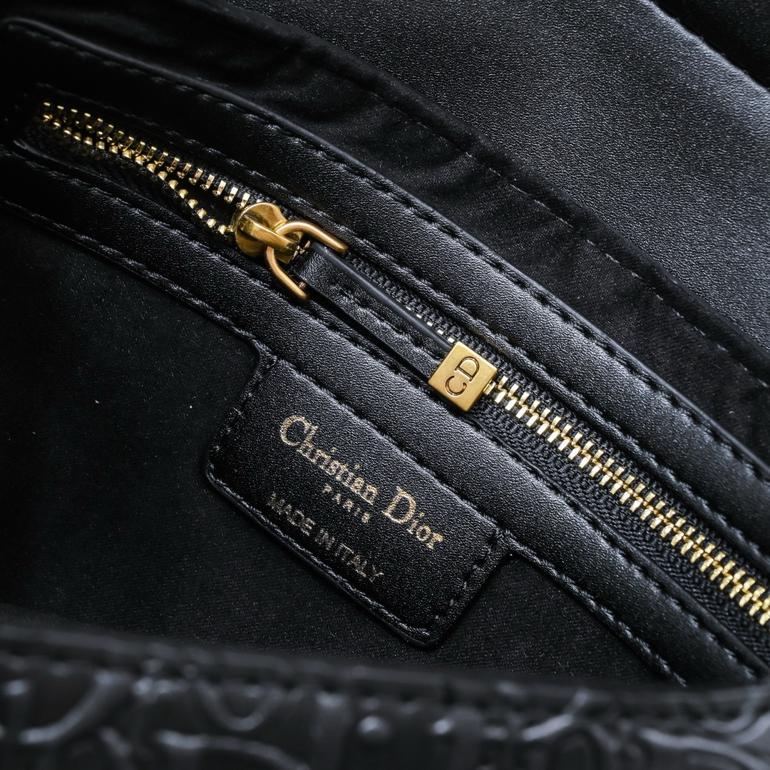 D*or saddle bag with strap black oblique embossed calfskin 25.5x20x6.5cm