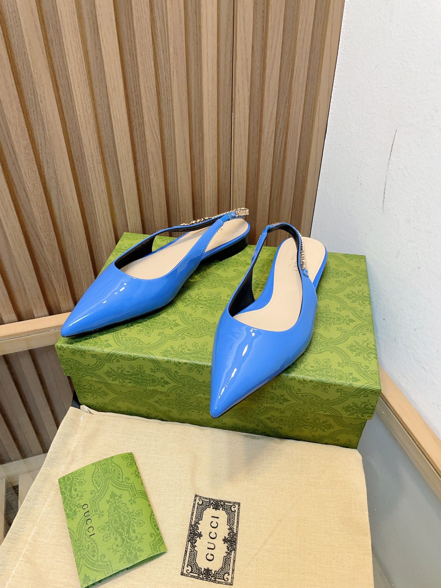 G*u*i signoria slingback pump flat shoes