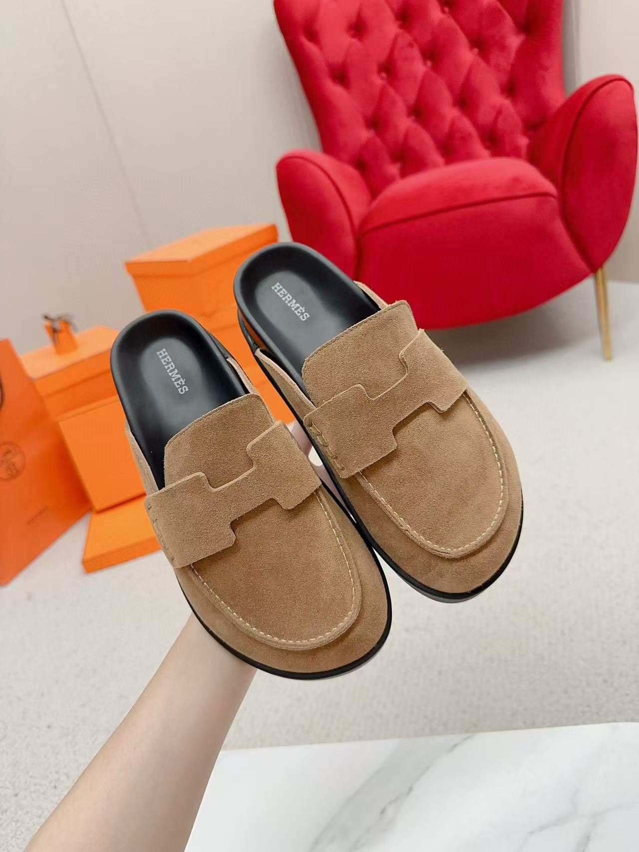 ua H**mes slippers