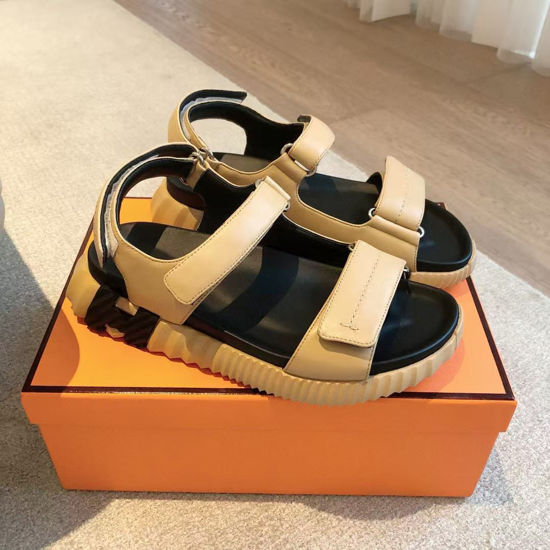 ua H**mes junior sandal