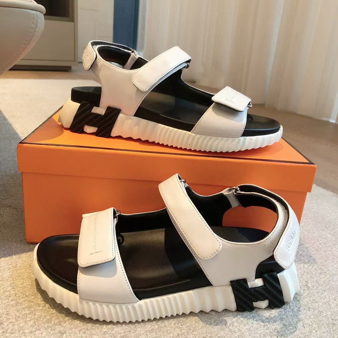 ua H**mes junior sandal