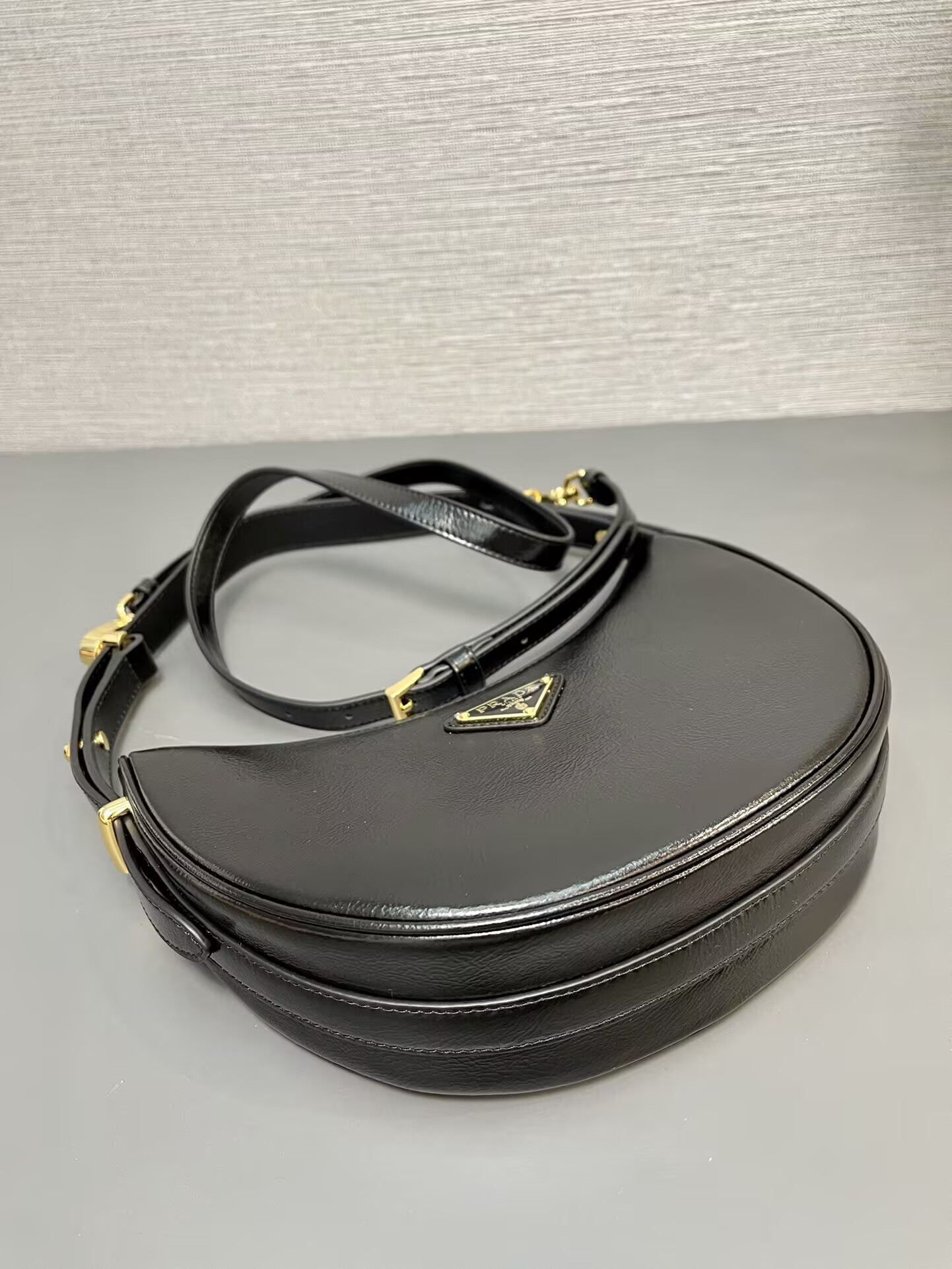 Pra*a arqué shoulder bag 22.5x18.5x6.5cm