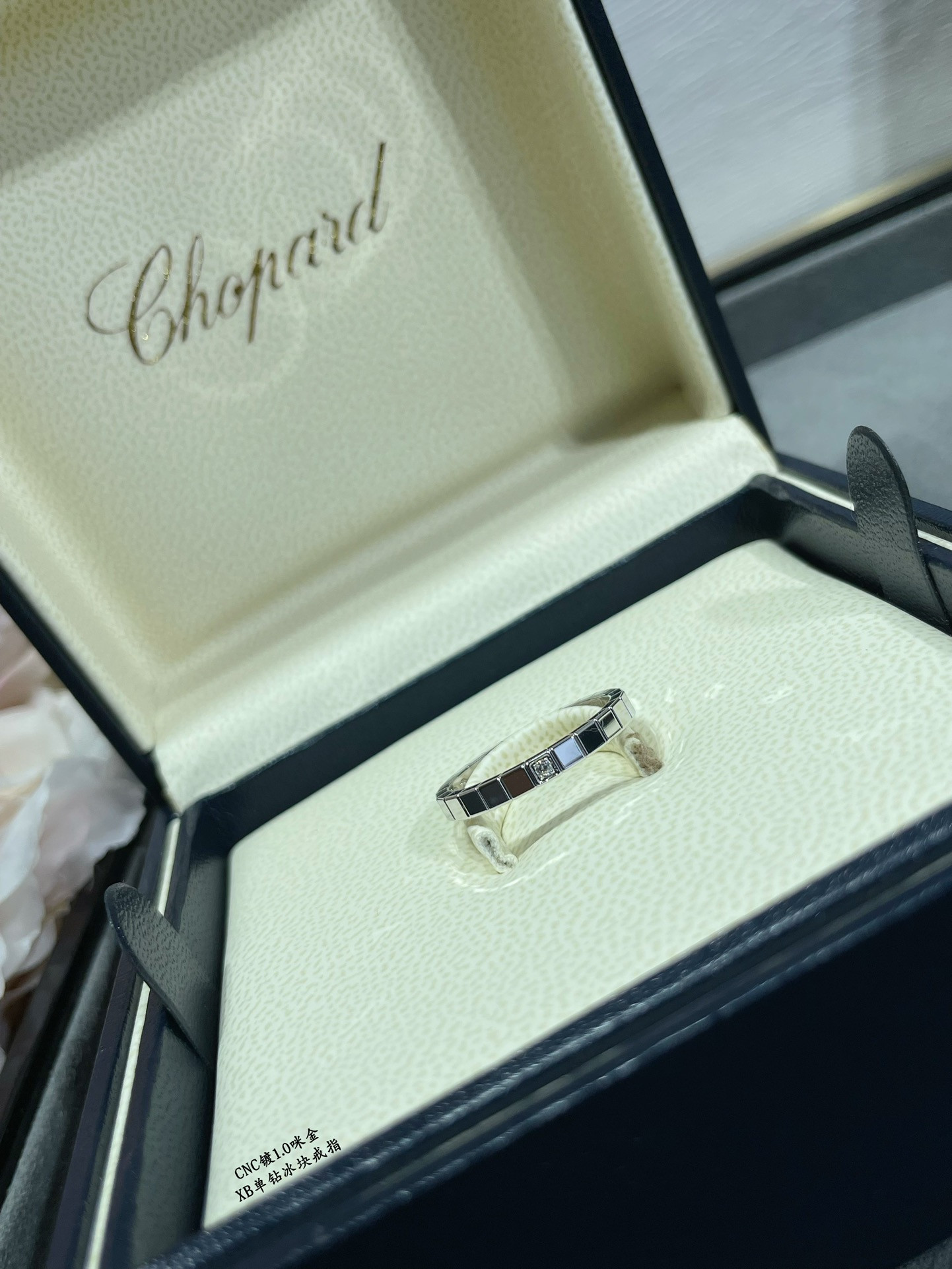 Ch0pard single di*m*nd ice cube ring