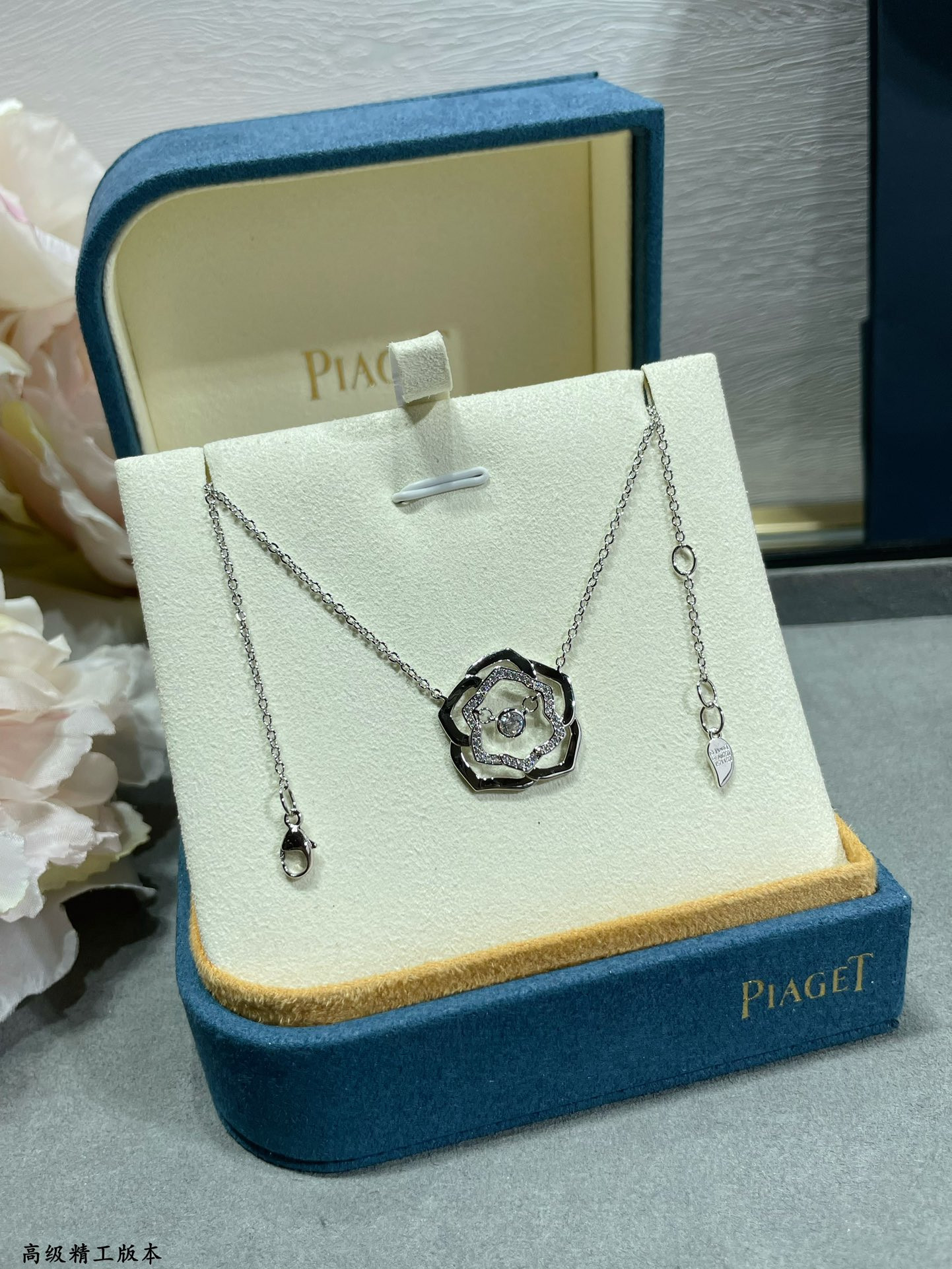 P1aget hollow rose necklace