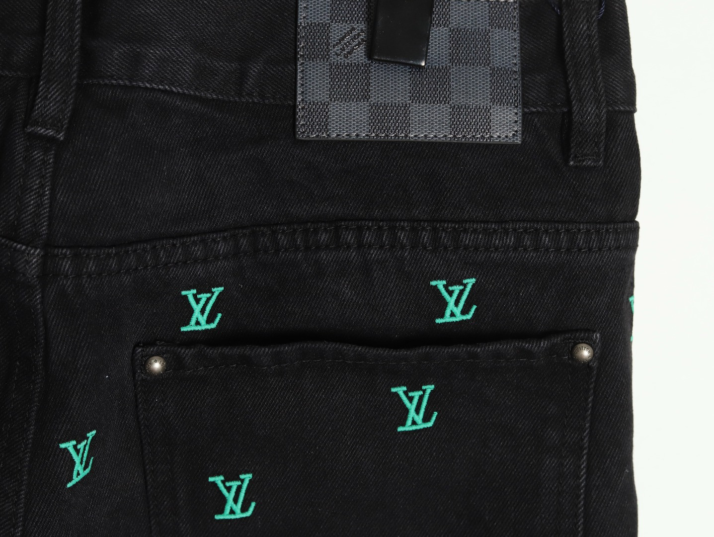 l0*is V*t0n lv shorts