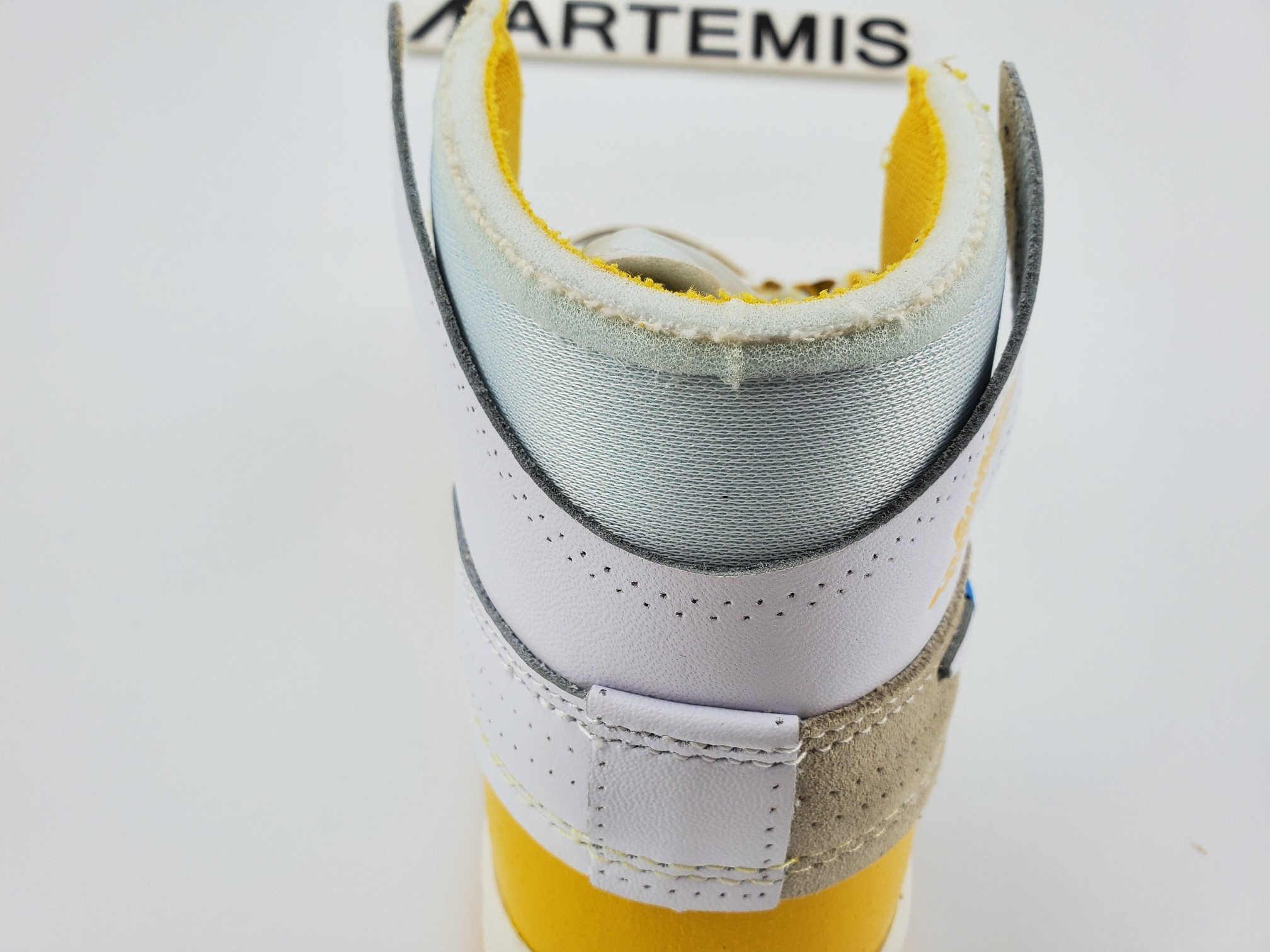 Air Jordan 1 Retro High Off-White Yellow