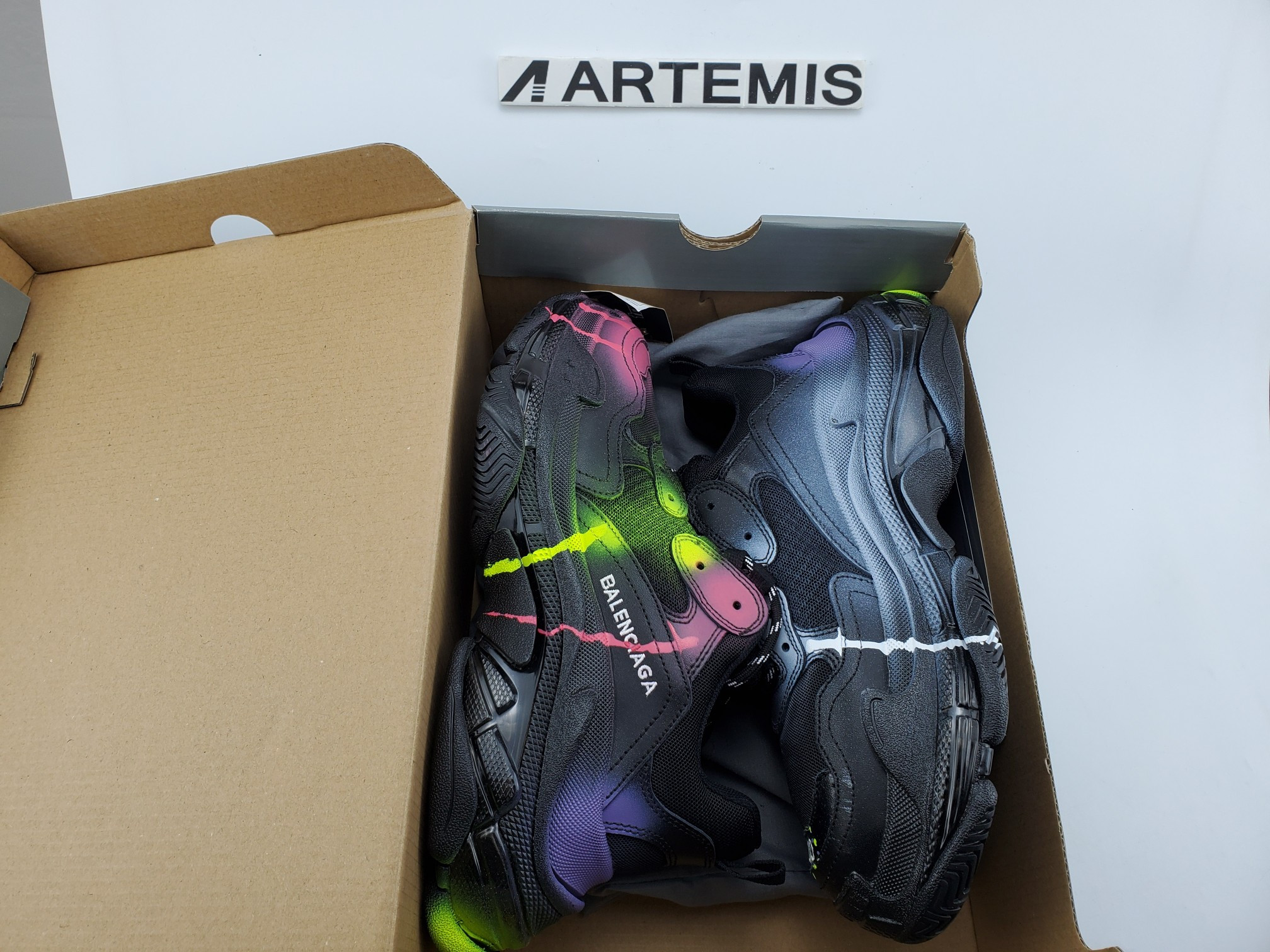 balenciga triple s Gr*ffiti