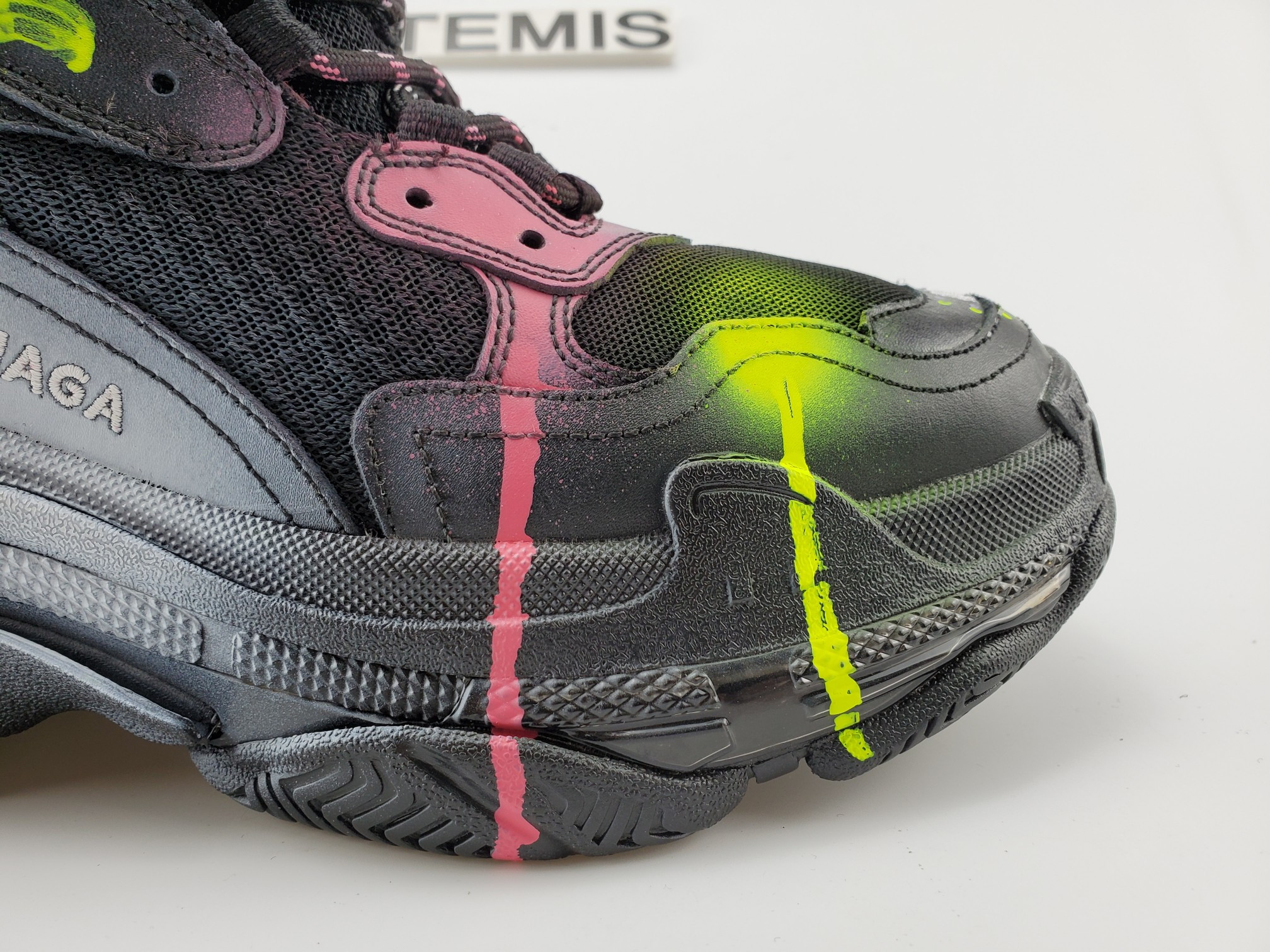 balenciga triple s Gr*ffiti