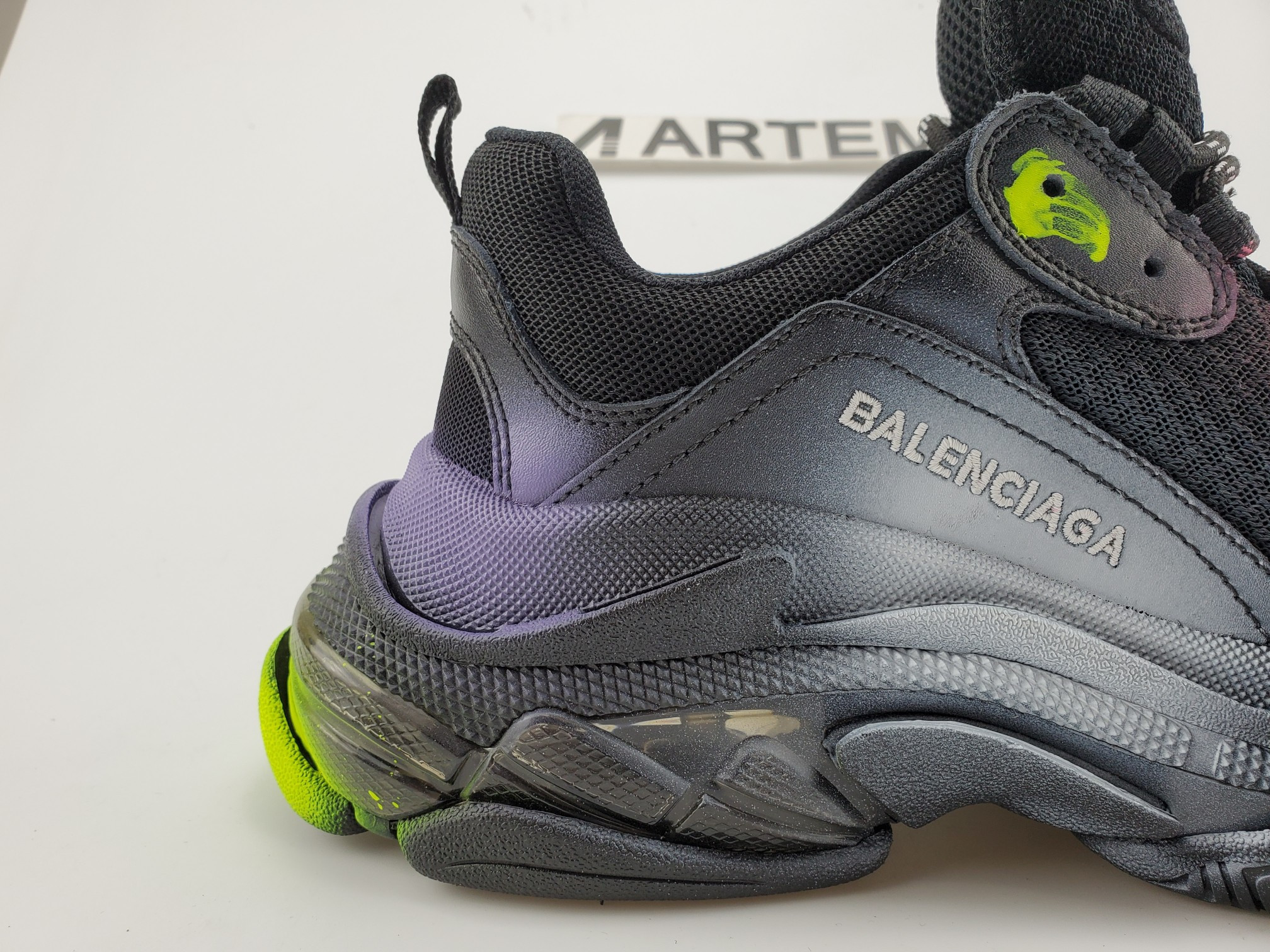 balenciga triple s Gr*ffiti