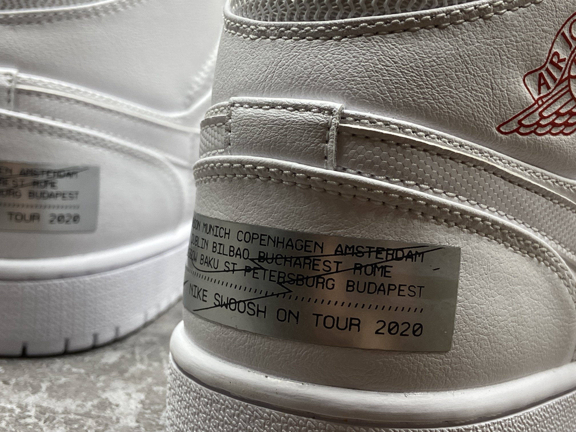Air Jordan 1 Mid SE Nike Swoosh On Tour (2020)