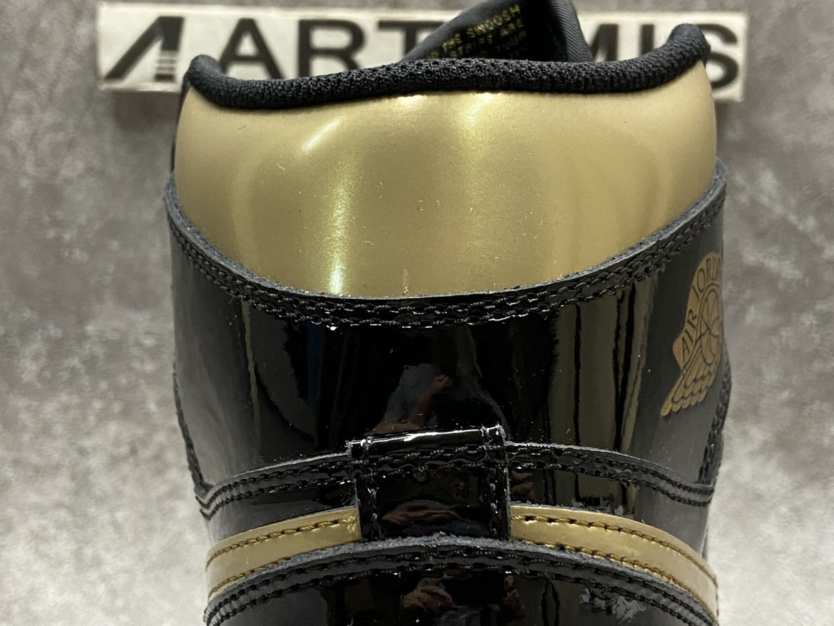 Air Jordan 1 Retro High Black Metallic Gold