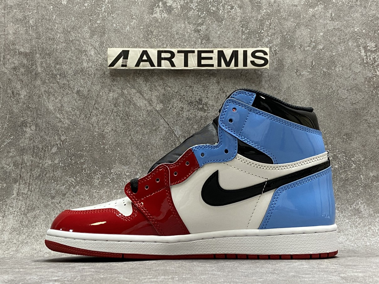 Air Jordan 1 Retro High Fearless UNC Chicago
