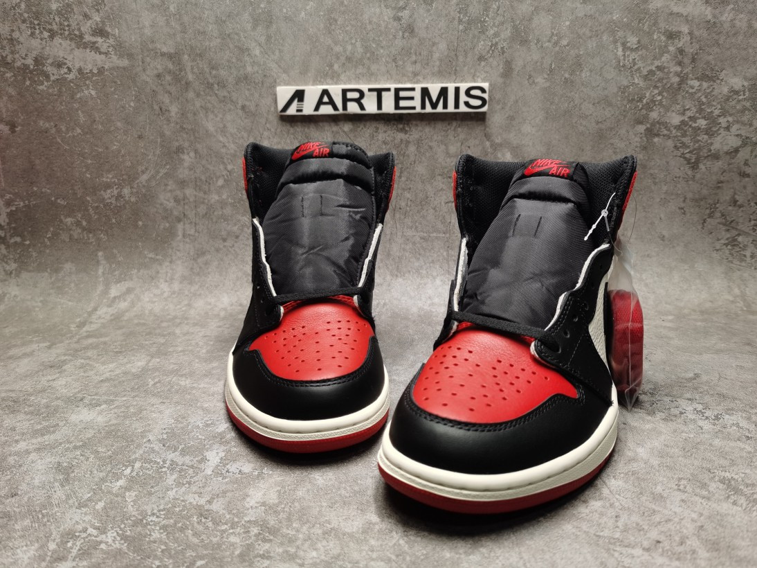 Air Jordan 1 Retro High Bred Toe