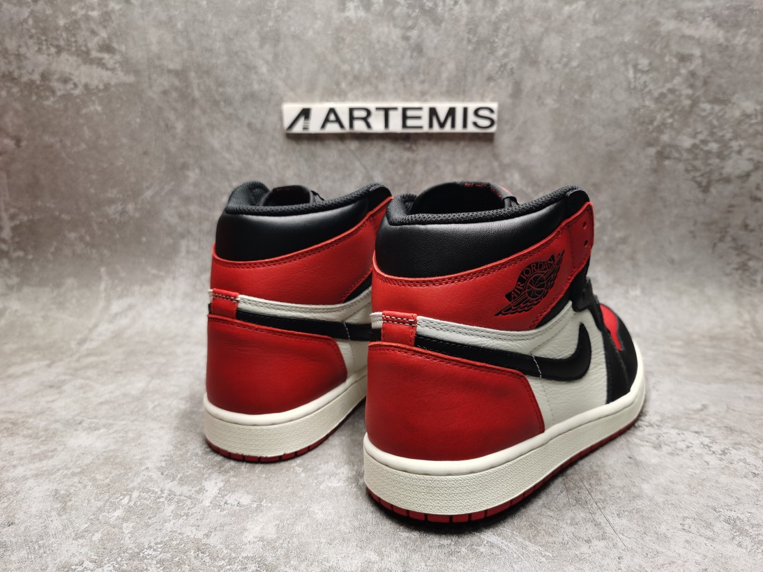 Air Jordan 1 Retro High Bred Toe