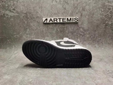 Air Jordan 1 Retro High Black White Light Smoke Grey
