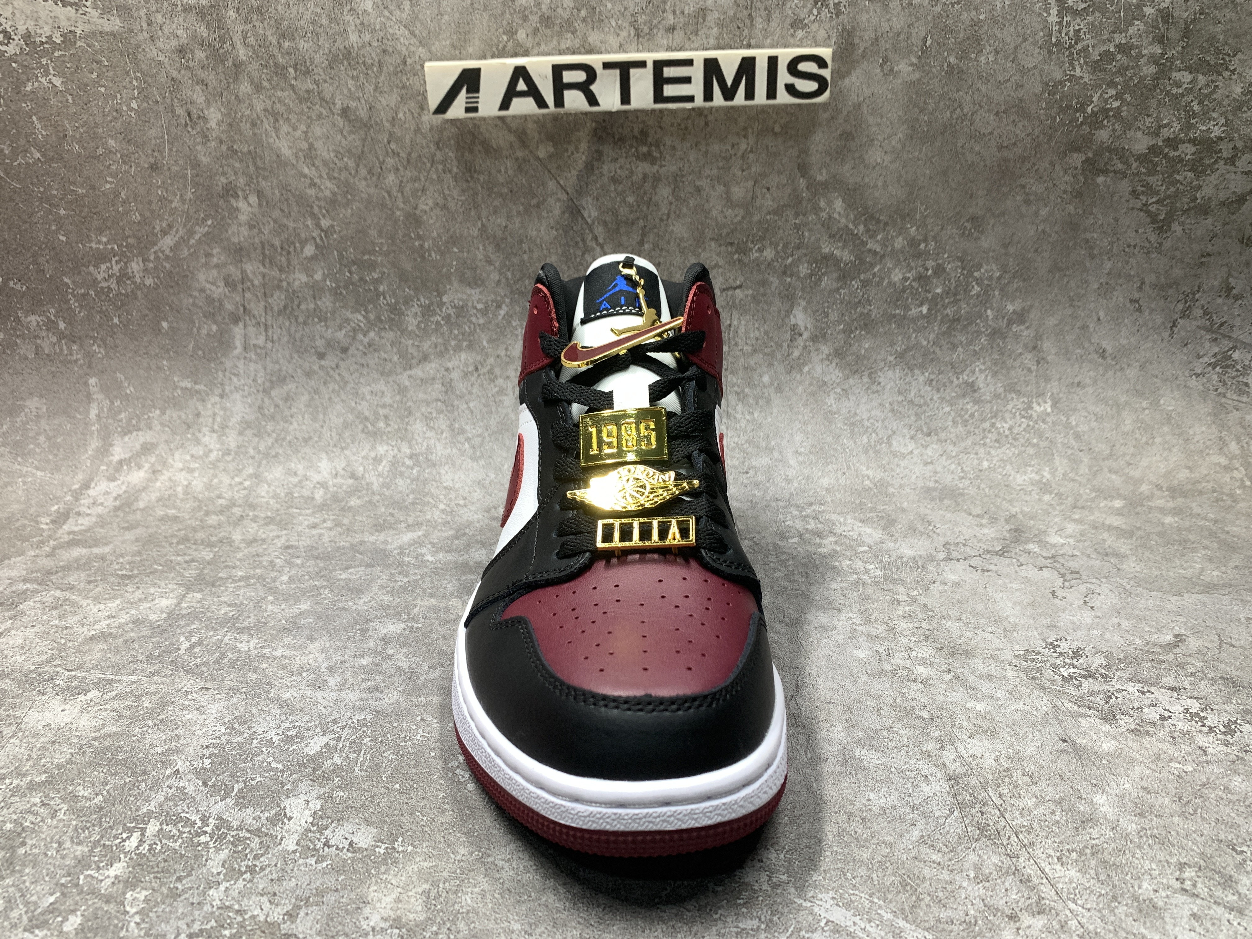 Air Jordan 1 Mid SE Black Dark Beetroot