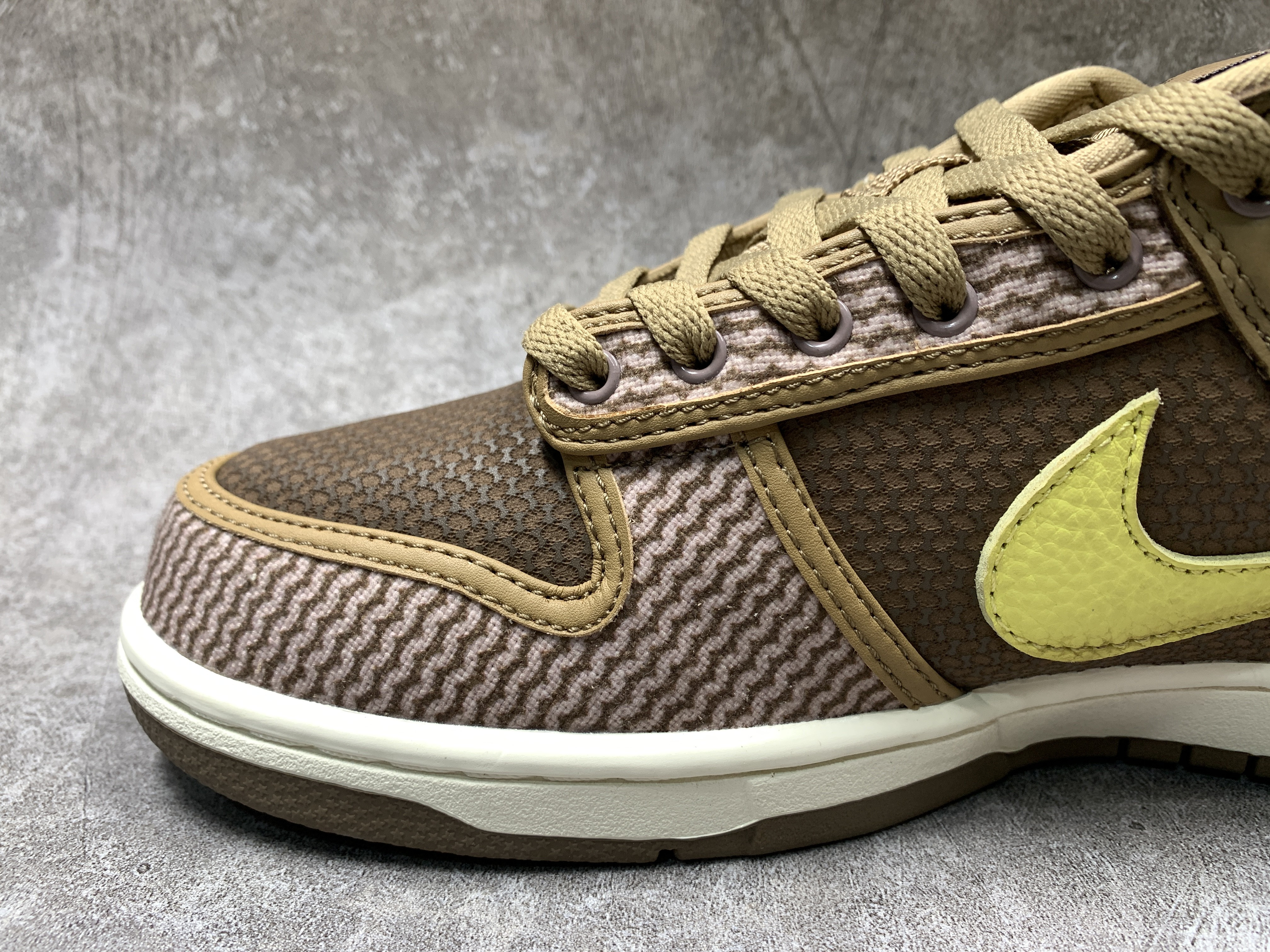 Nike Dunk Low SP UNDEFEATED Canteen Dunk vs. AF1 Pack