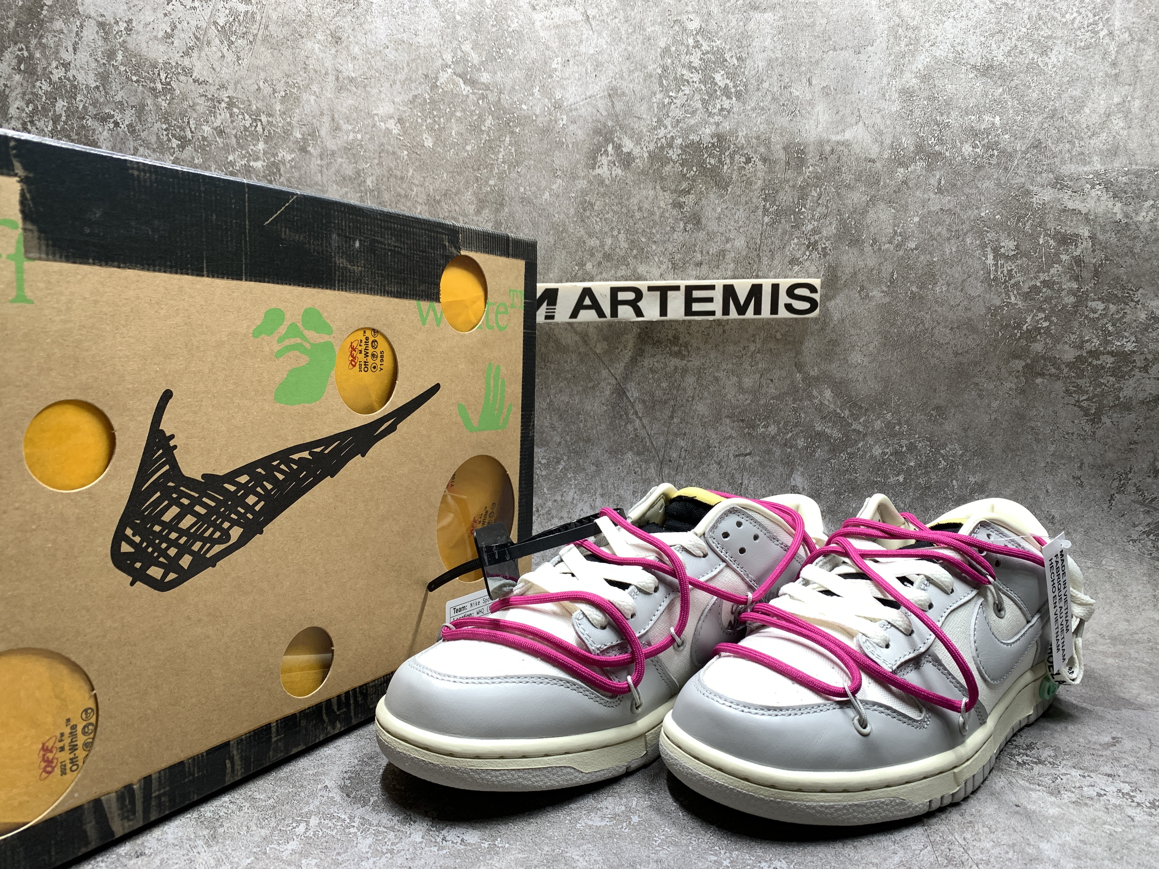 Off-White x Dunk Low Lot 30 of 50