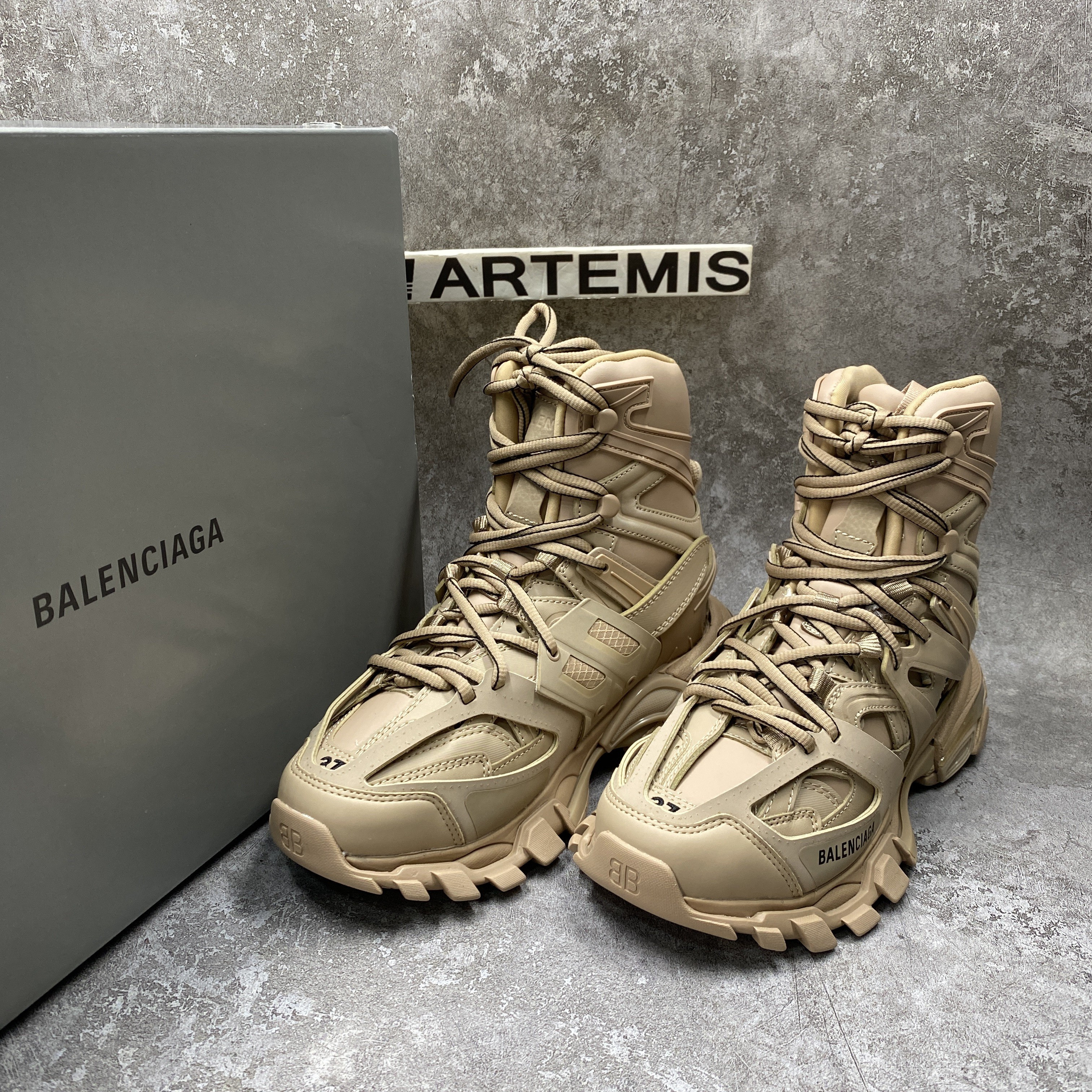 Balenciga Track Hike Beige