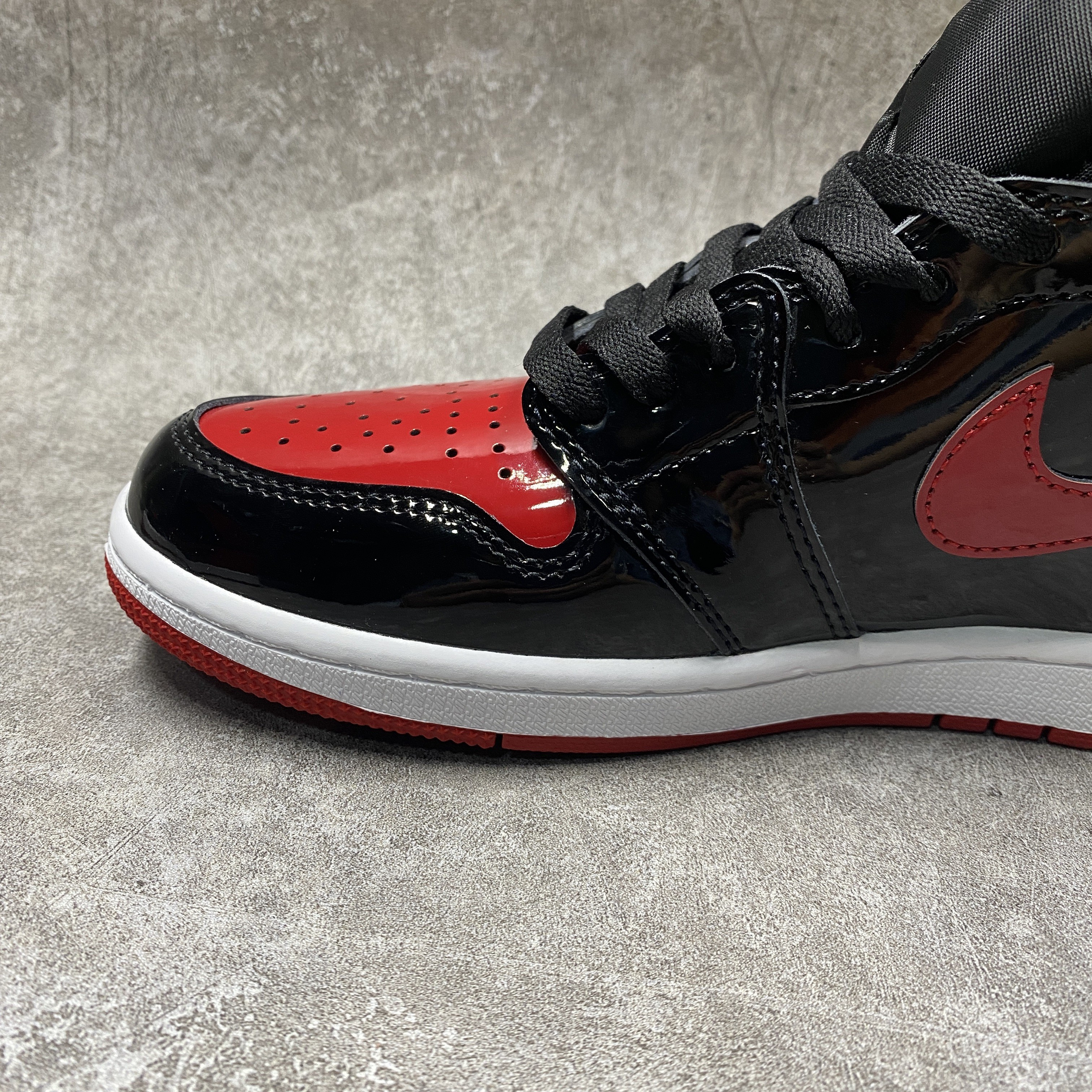 Air Jordan 1 Retro High OG Patent Bred