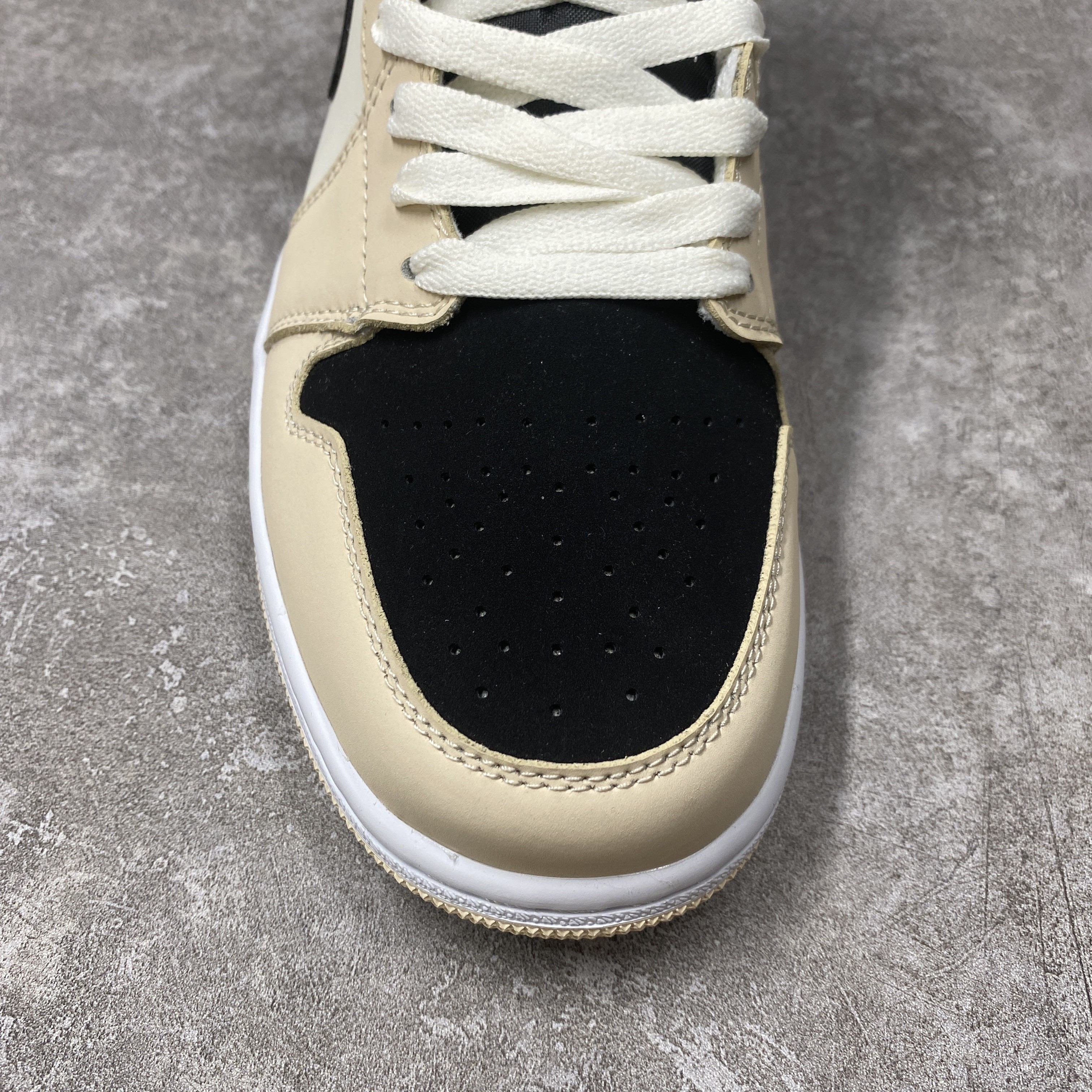 Air Jordan 1 Mid Barely Orange Light Viole