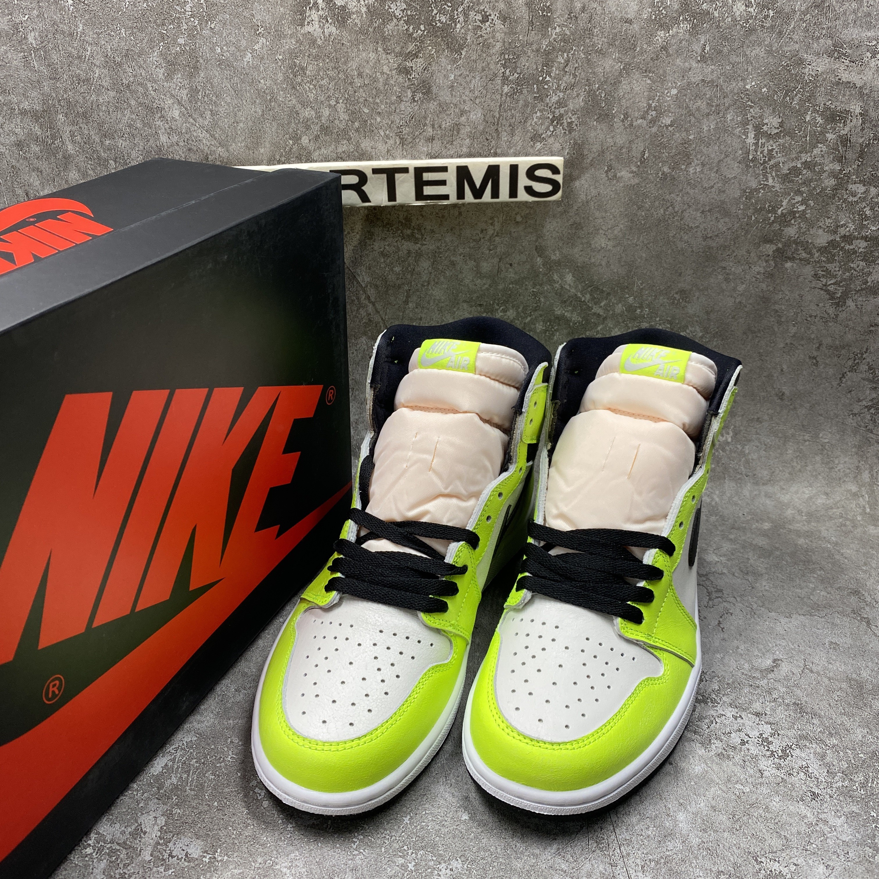 Air Jordan 1 High OG Volt
