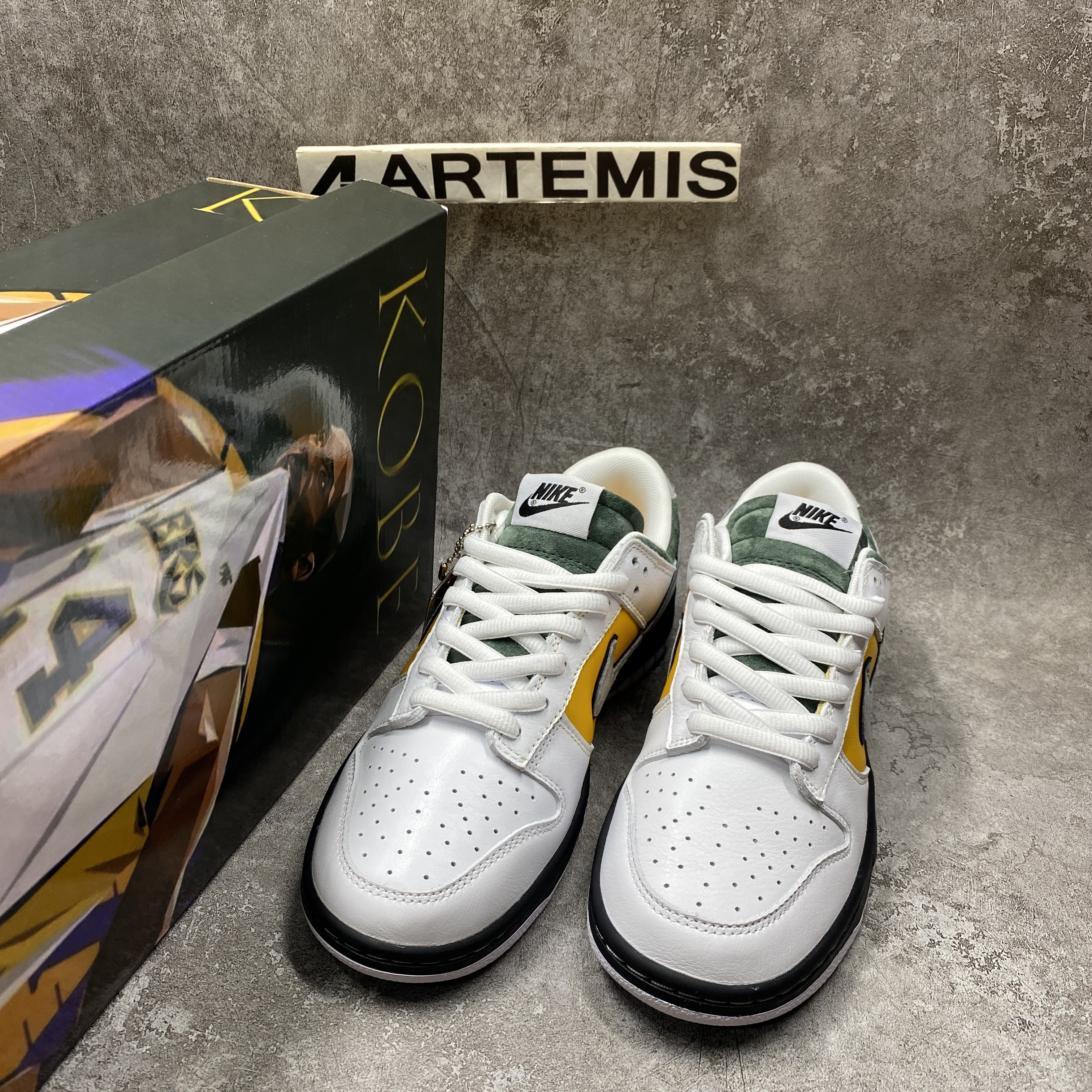 oT0mo katsuhiro x nike sb dunk low pro kobe lifestyle