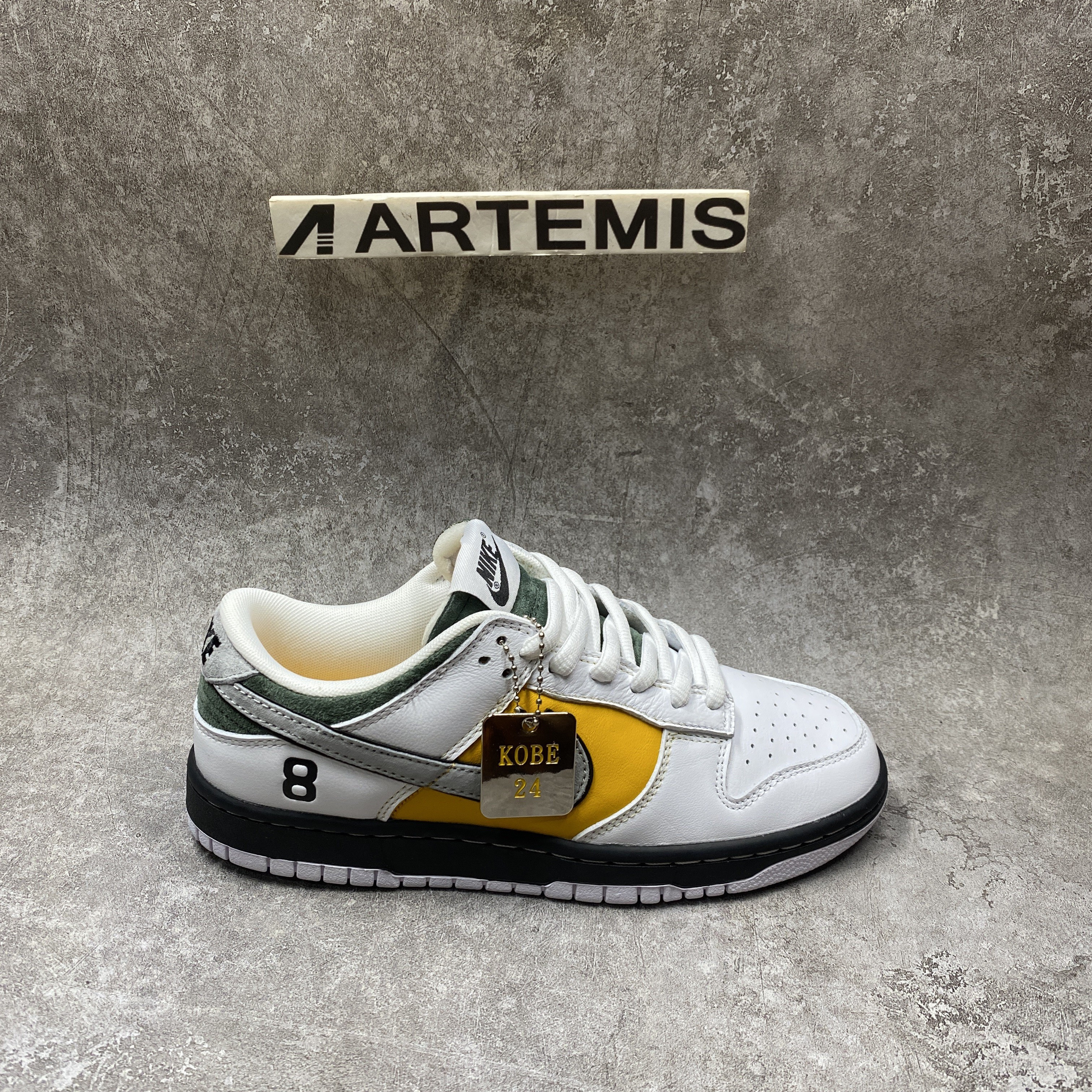 oT0mo katsuhiro x nike sb dunk low pro kobe lifestyle
