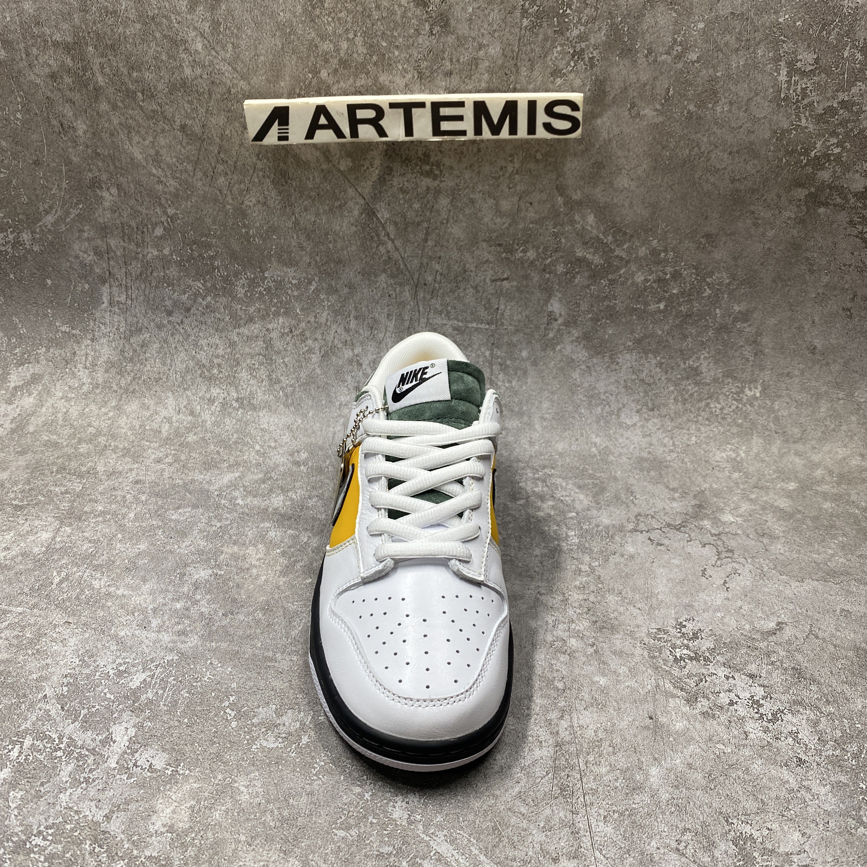 oT0mo katsuhiro x nike sb dunk low pro kobe lifestyle