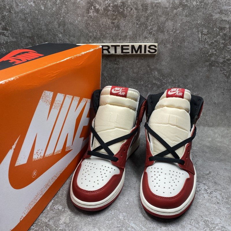Air Jordan 1 High OG Chicago Lost and Found