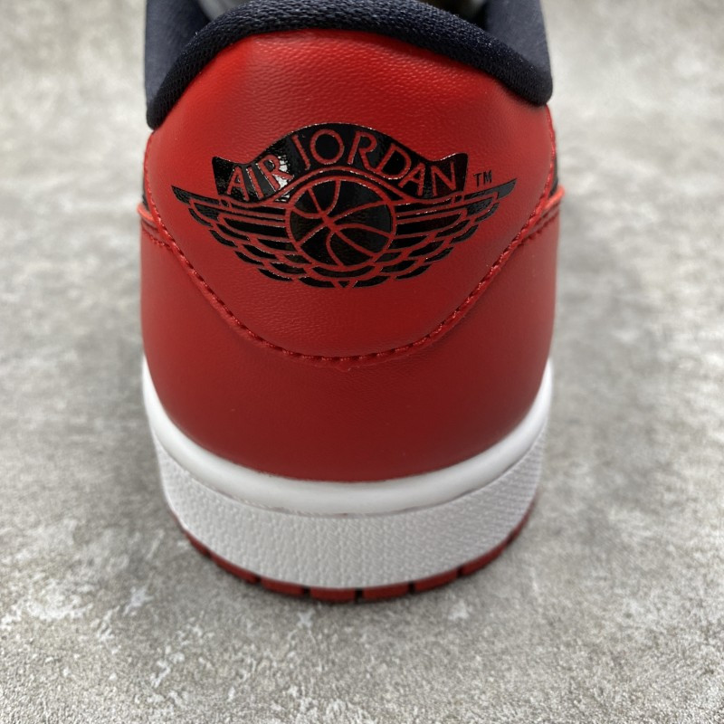 Air Jordan 1 Retro Low Chicago (2022)