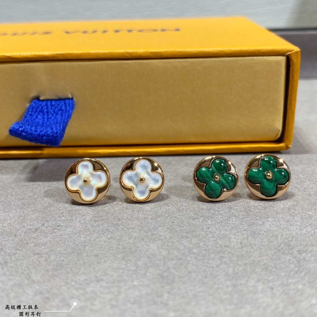 l0*is V*t0n earrings